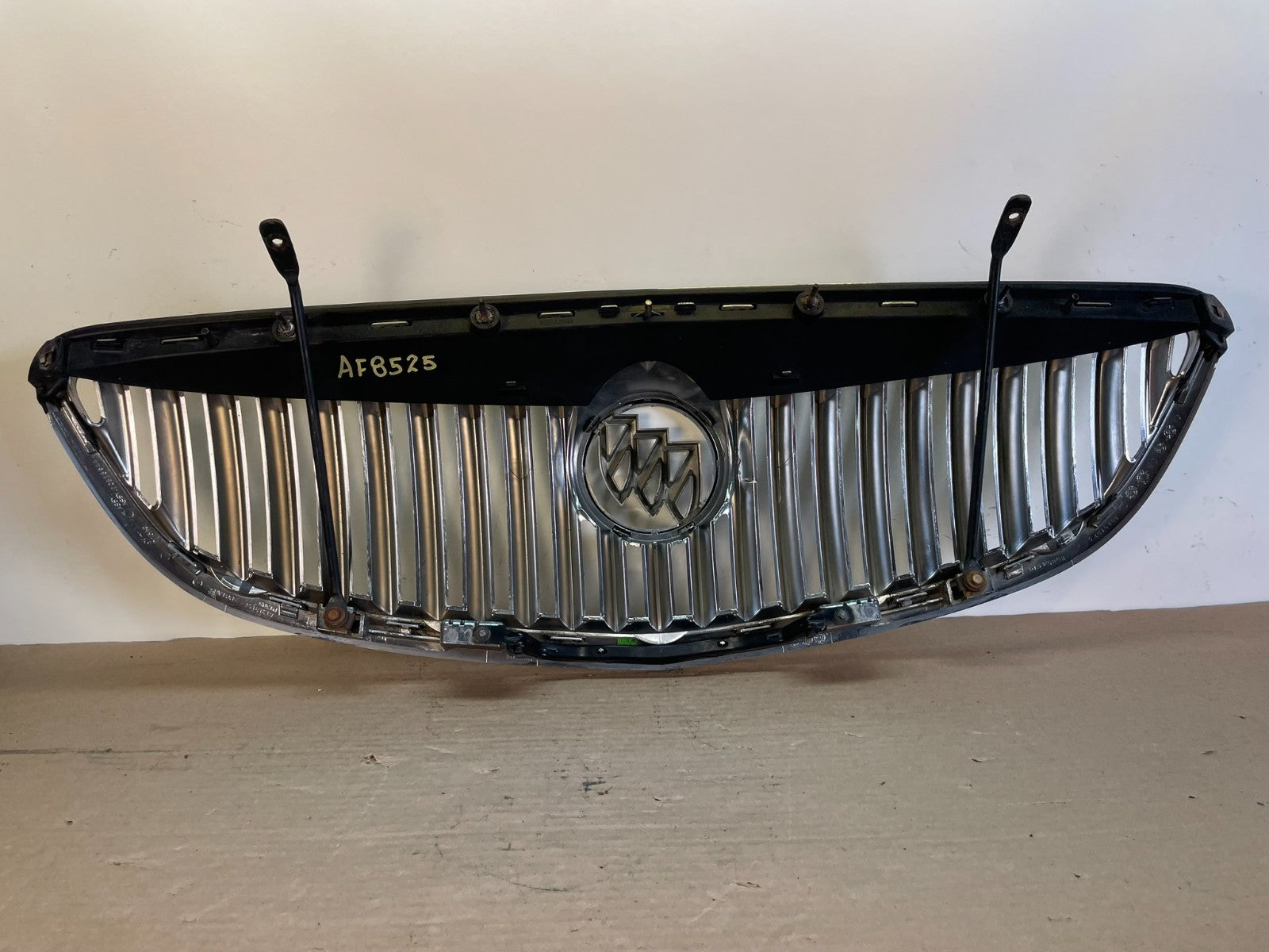 2008 to 2012 Buick Enclave Front Upper Grill Grille AF8525 DG3
