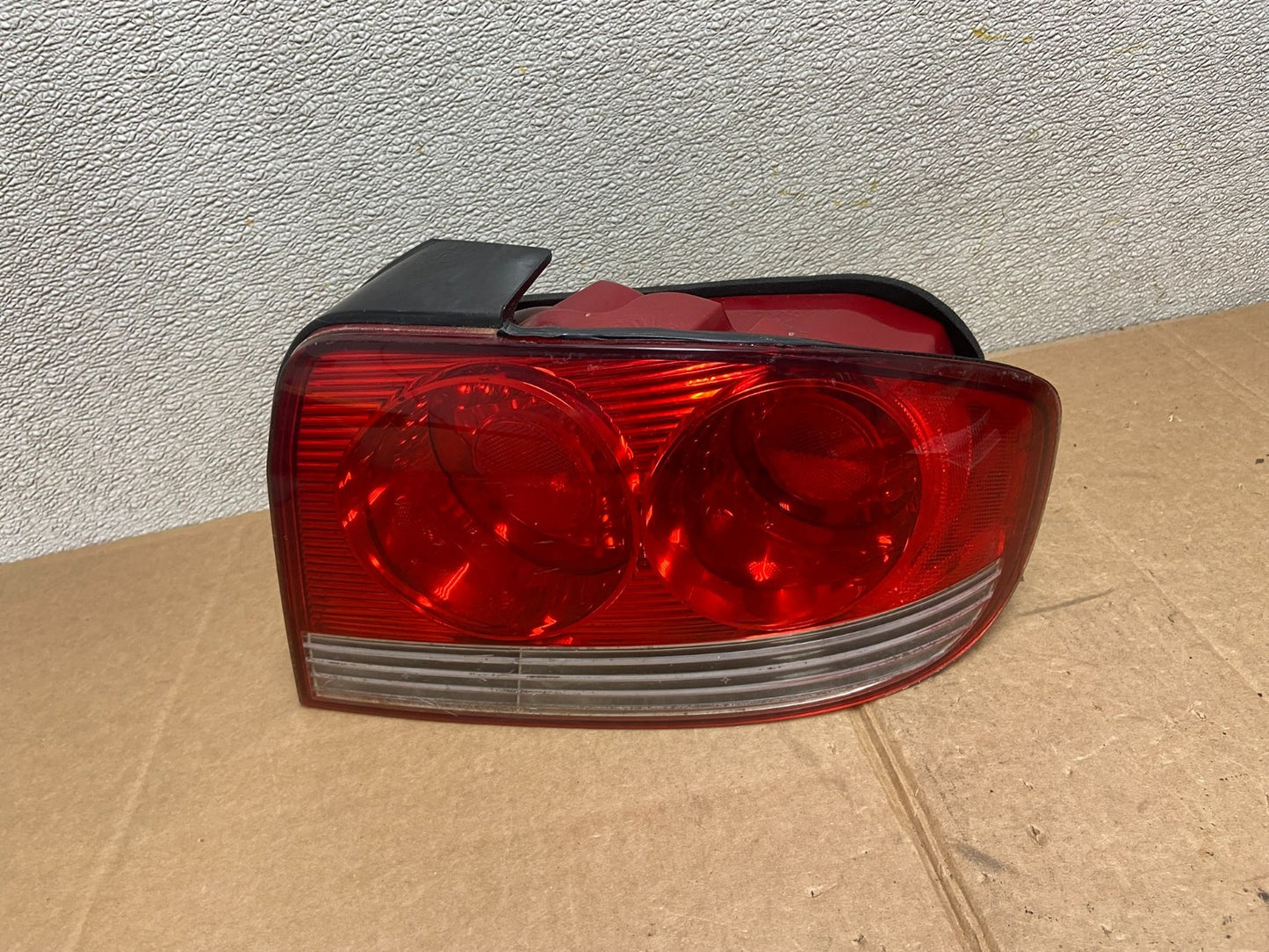 2002 - 2005 Hyundai Sonata Right Passenger RH Side Tail Light OEM AA1257 DW0