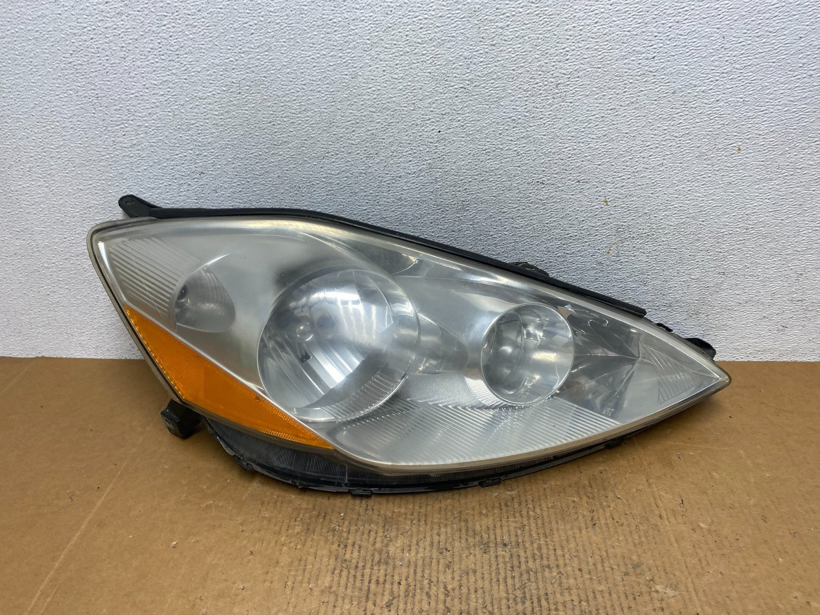2006 to 2010 Toyota Sienna Right Passenger Rh Side Headlight Halogen AE0290 DW0
