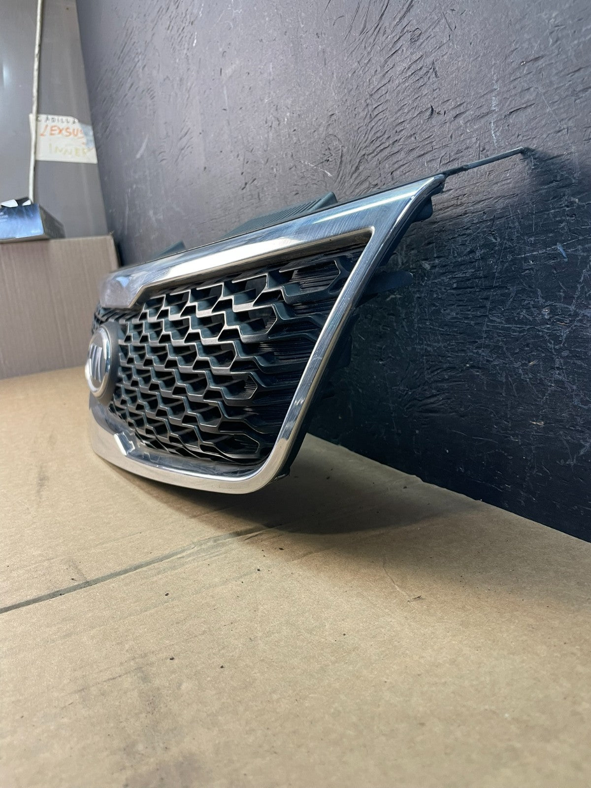 2010 to 2012 Kia Forte Koup Front Upper Grill Grille AC9965 DG1