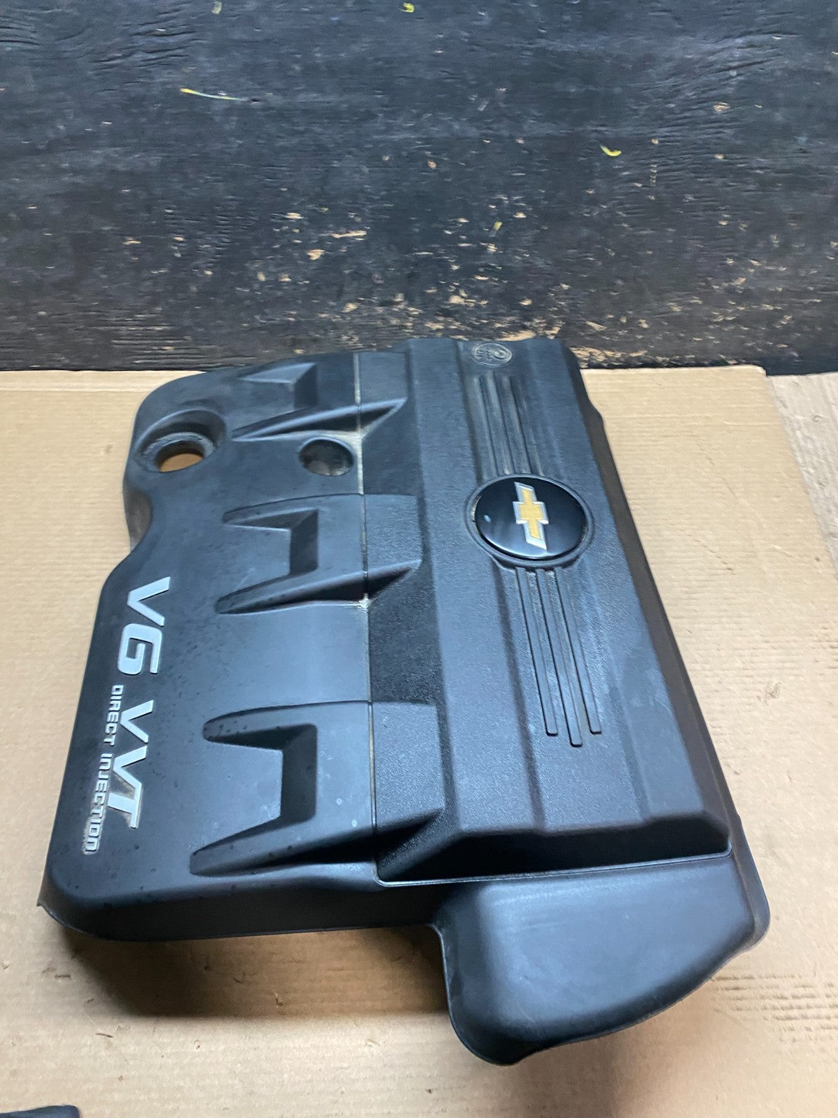 2010 to 2012 Chevrolet Equinox V6 VVT Plastic Engine Cover Shield v9328 DG3