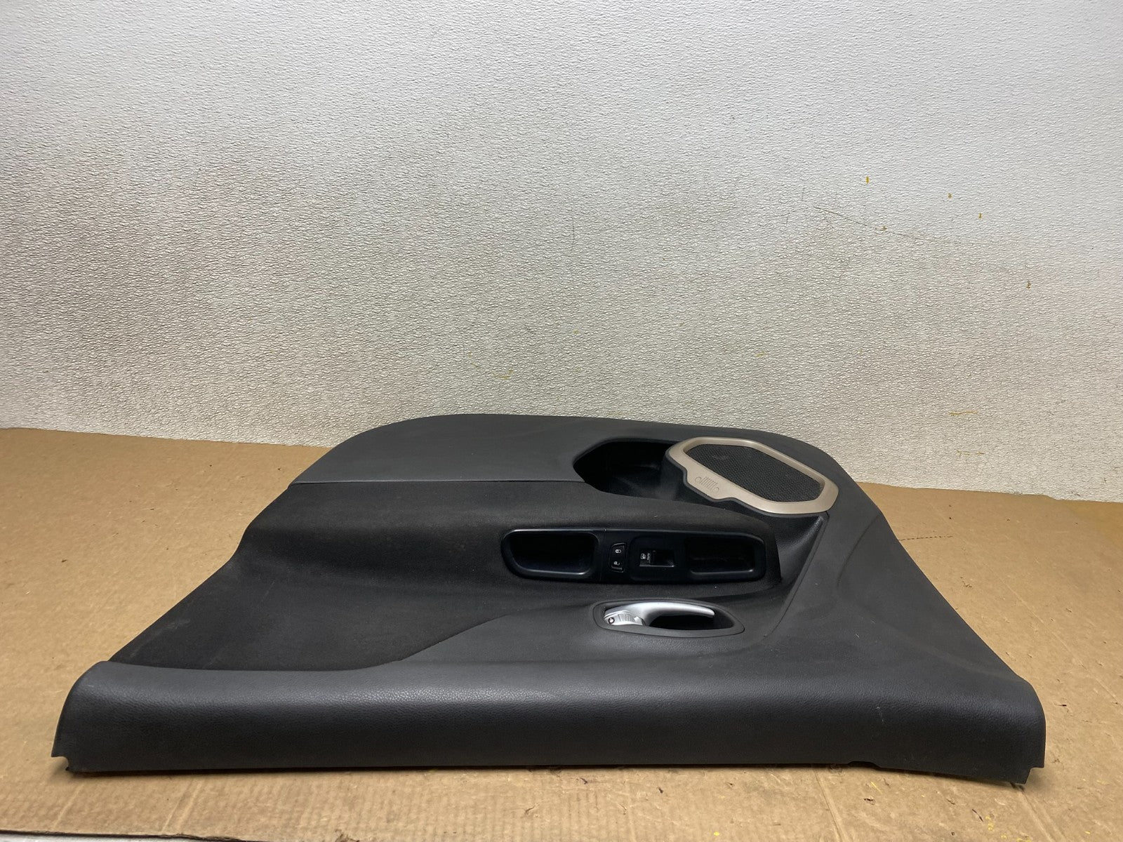 2016 to 2018 Jeep Renegade Front Right Passenger Side Panel Door w9209 DG5
