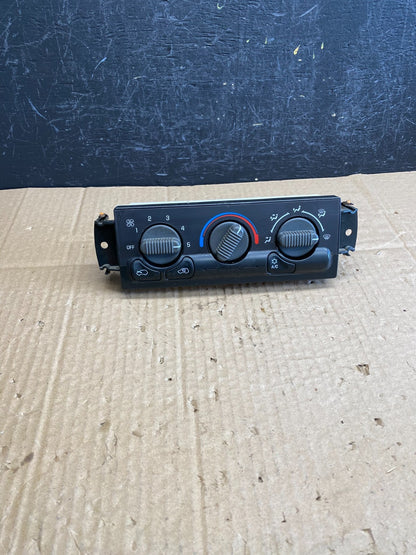 1999 to 2002 Chevrolet Silverado HVAC Heater Climate Control Module AC9512 DG0