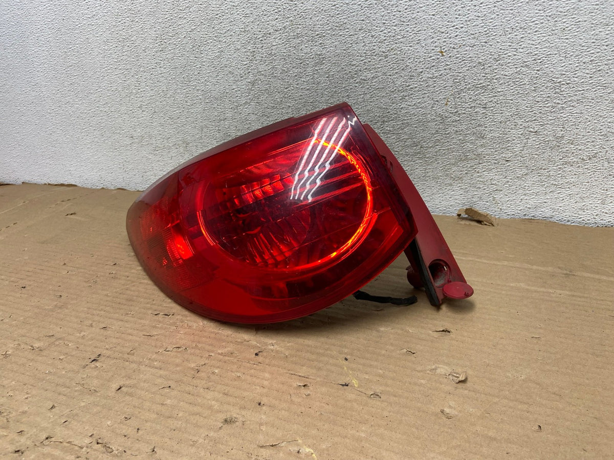 2009 2010 2011 2012 Chevrolet Traverse Left Driver LH Tail Light AG8195 LK2