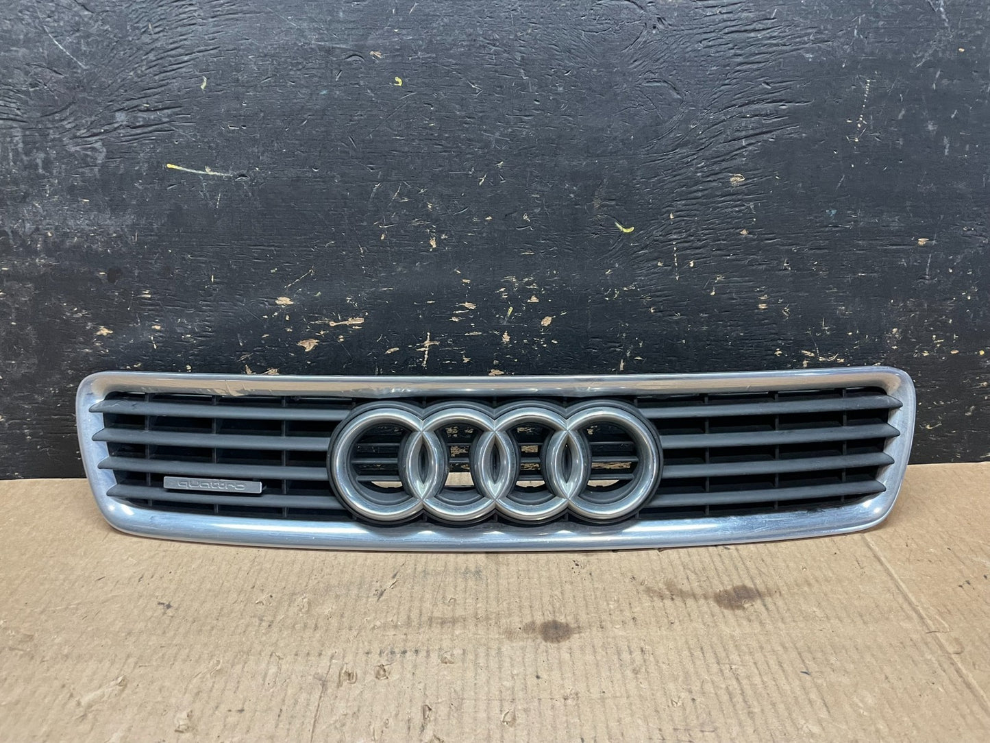 2000 to 2002 Audi A4 Upper Front Grill Grille y9644 DG0