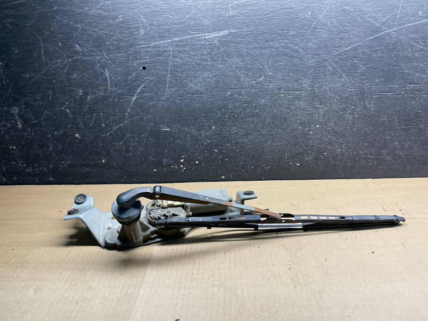2000 to 2004 Subaru Outback Rear Windshield Washer Wiper Motor w6700 DG2