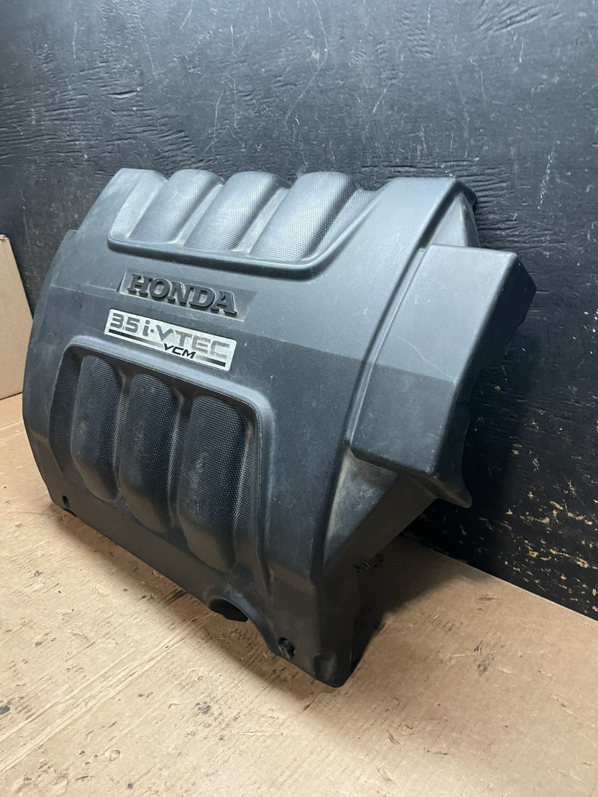 2005 to 2007 Honda Odyssey Black Engine Cover OEM Z5982 DG2