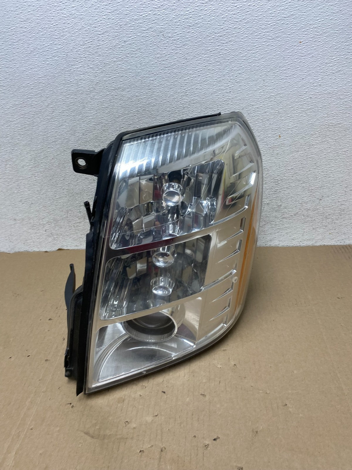 2007 - 2014 Cadillac Escalade Left Driver LH Side Xenon HID Headlight AG6849 DW2