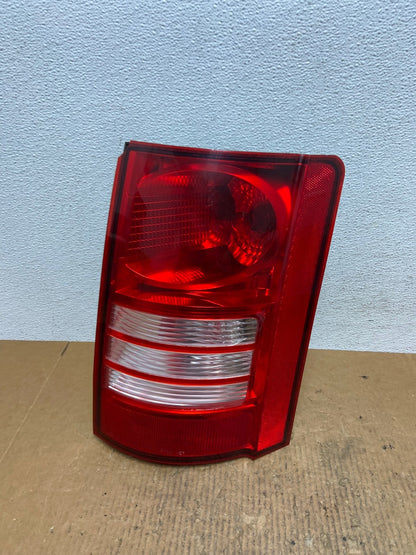 2008 - 2010 Chrysler Town And Country Right Passenger Tail Light AE2730 LK0