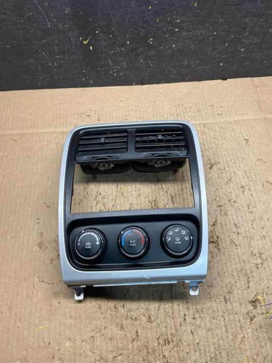 2010 to 2012 Dodge Caliber Dash Radio Center Bezel Climate Dash q2068 DG0
