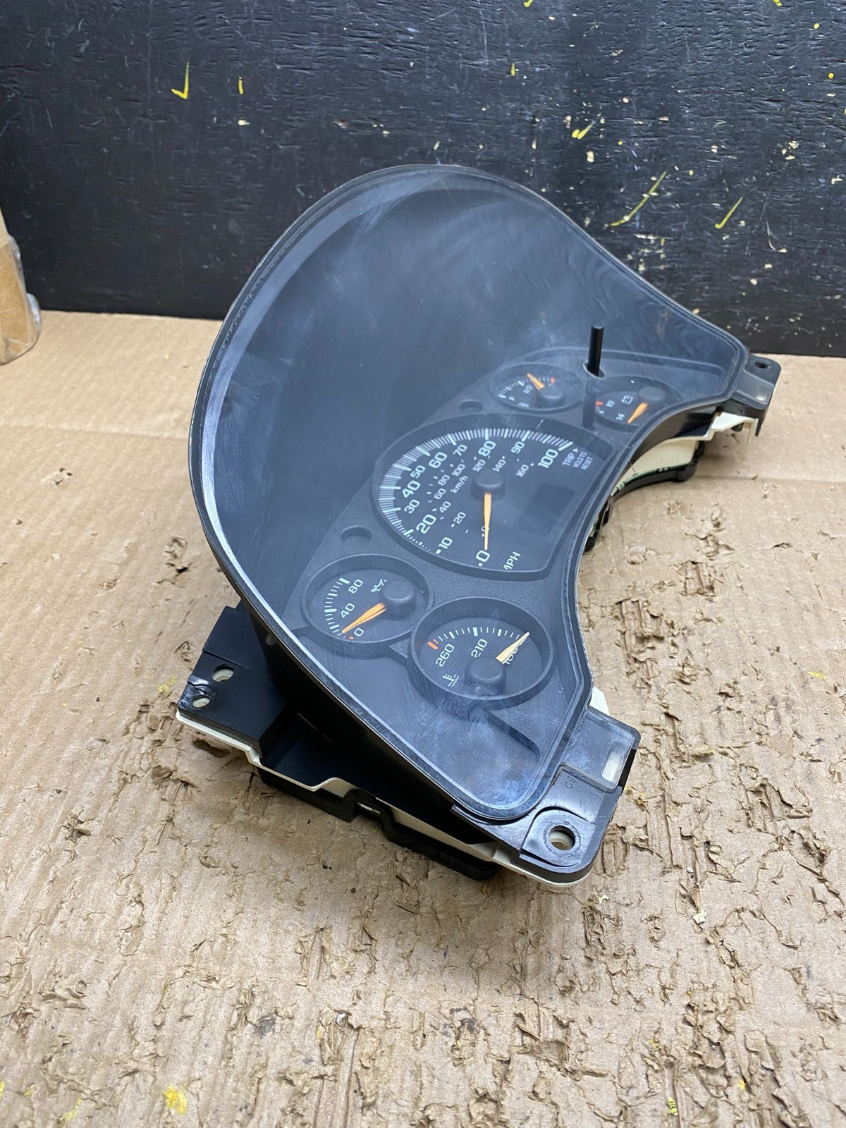 2004 to 2007 Chevrolet Express Speedometer Cluster Gauge OEM  V7347 DG1