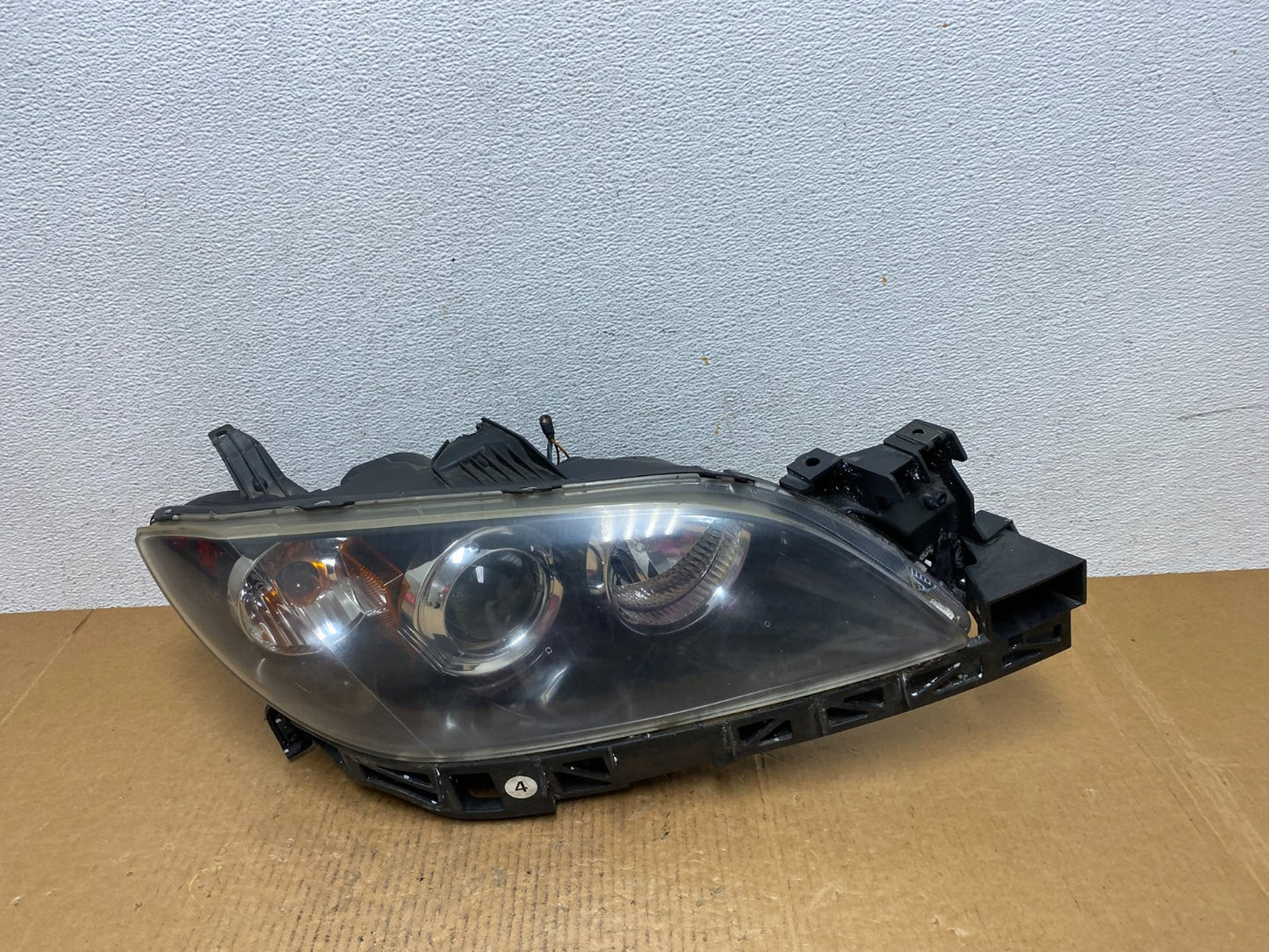 XENON 2004 to 2009 Mazda 3 Sedan Right Passenger Rh Side Headlight AE0496 DW0