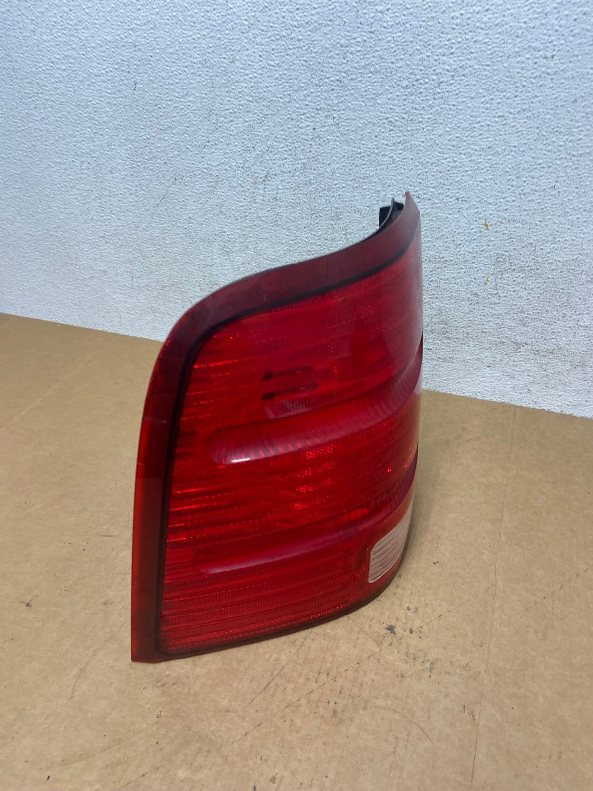 2002 to 2005 Ford Explorer Left Driver Lh Side Tail light AE2976 LK2