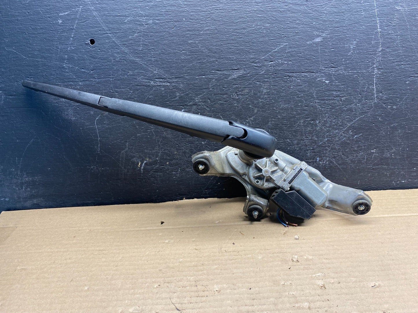 2012 to 2017 Toyota Prius V Rear Wiper Windshield Motor ad9474 DG0