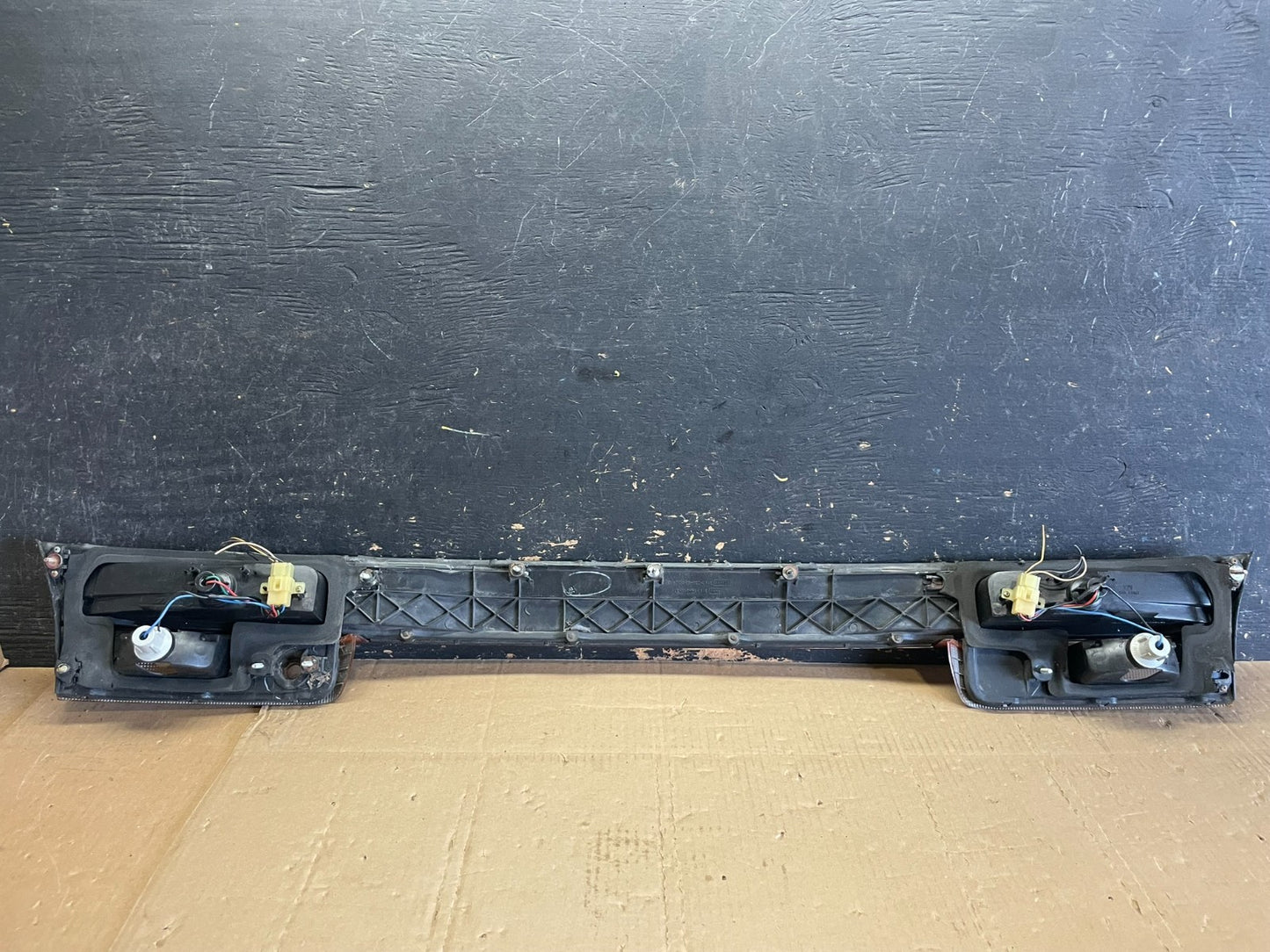 1995 to 1996 Subaru Legacy Wagon Trunk Mounted Center Tail Light Panel aa8894 DG5