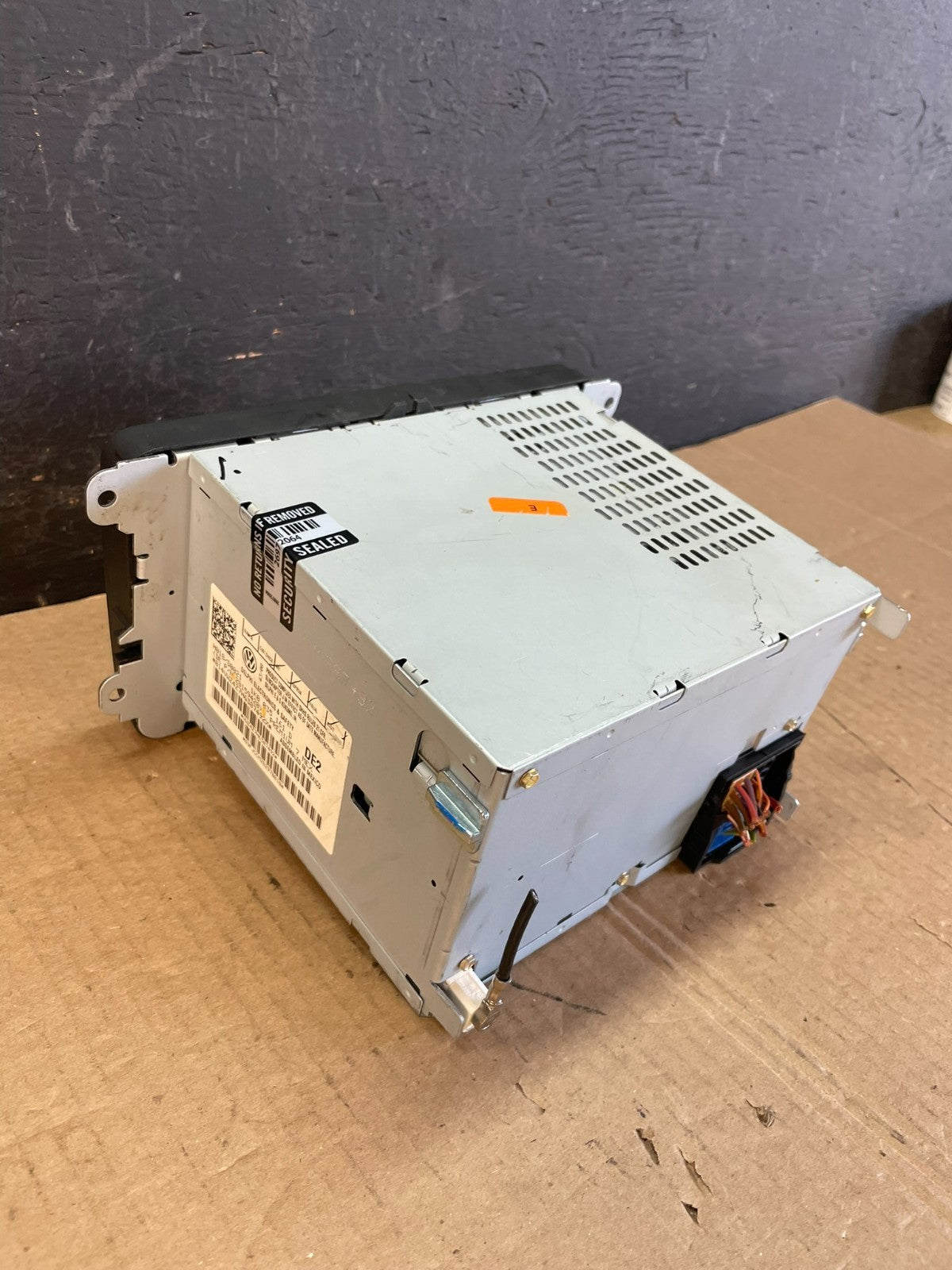 2009 to 2017 Volkswagen Tiguan Radio AM/FM CD Player OEM AC4877 DG5