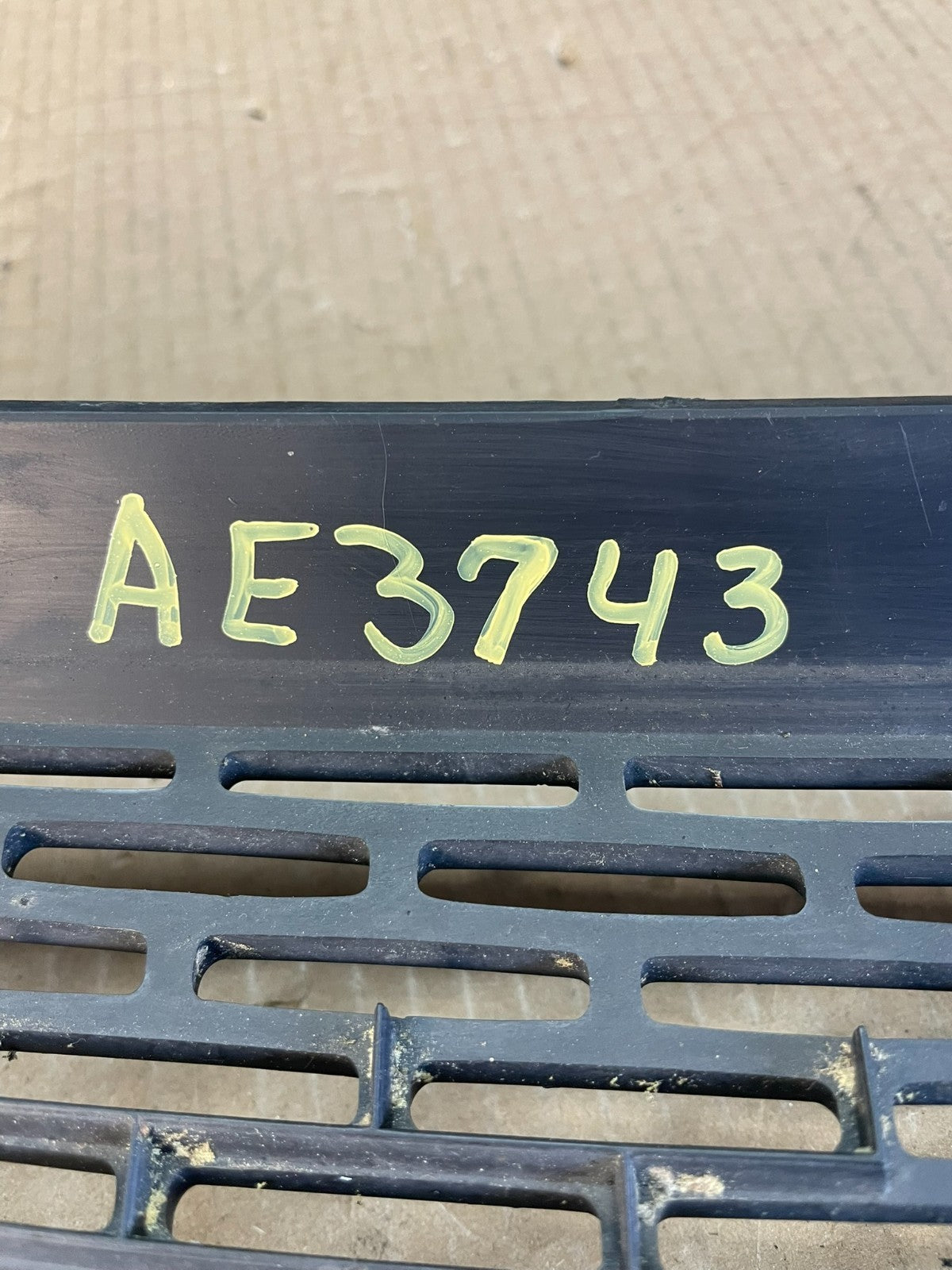2007 to 2012 GMC Acadia Front Upper Grill Grille AE3743 DG5