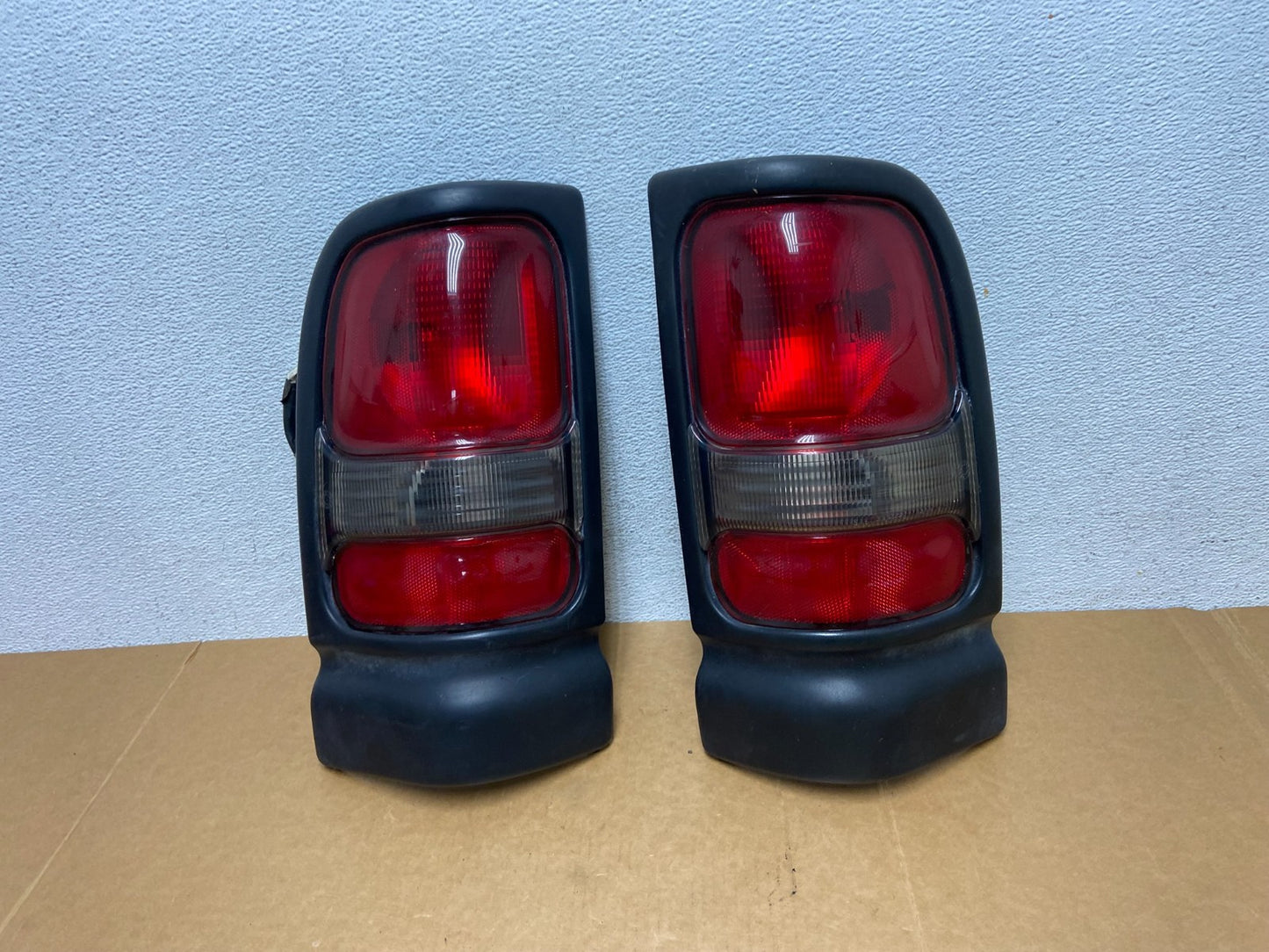 1994 to 2001 Dodge Ram 1500 Left+Right Tail Lights AD8916 DW0