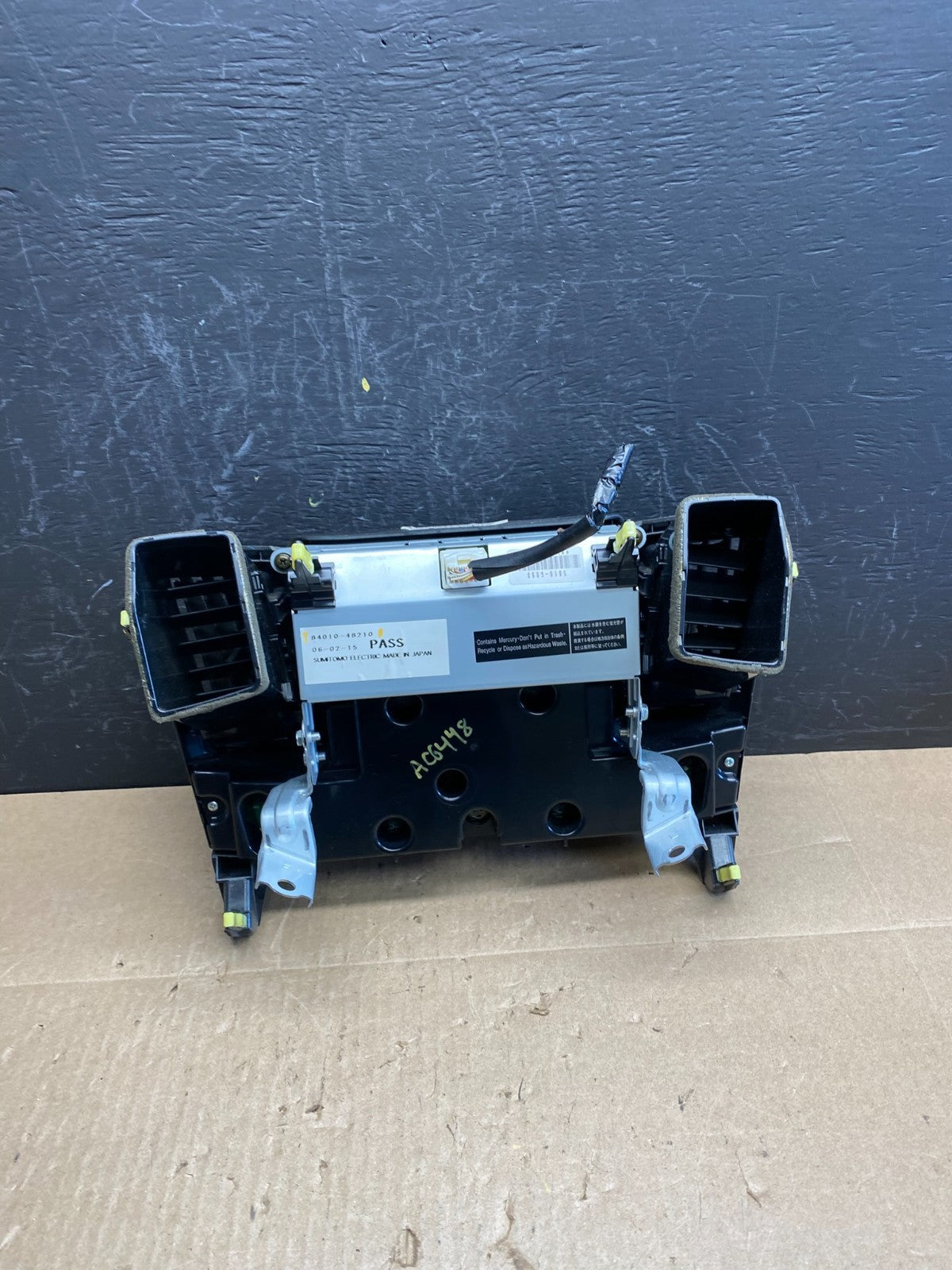 2006 to 2007 Lexus RX400H Radio Navigation Screen Climate Control AC6448 DG5