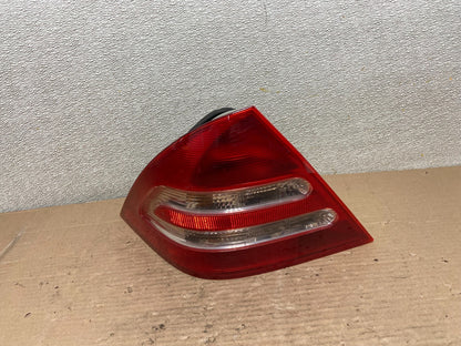2005-2007 Mercedes-Benz C230 C240 W203 C-Class Left Driver Tail Light AA9397 LK0