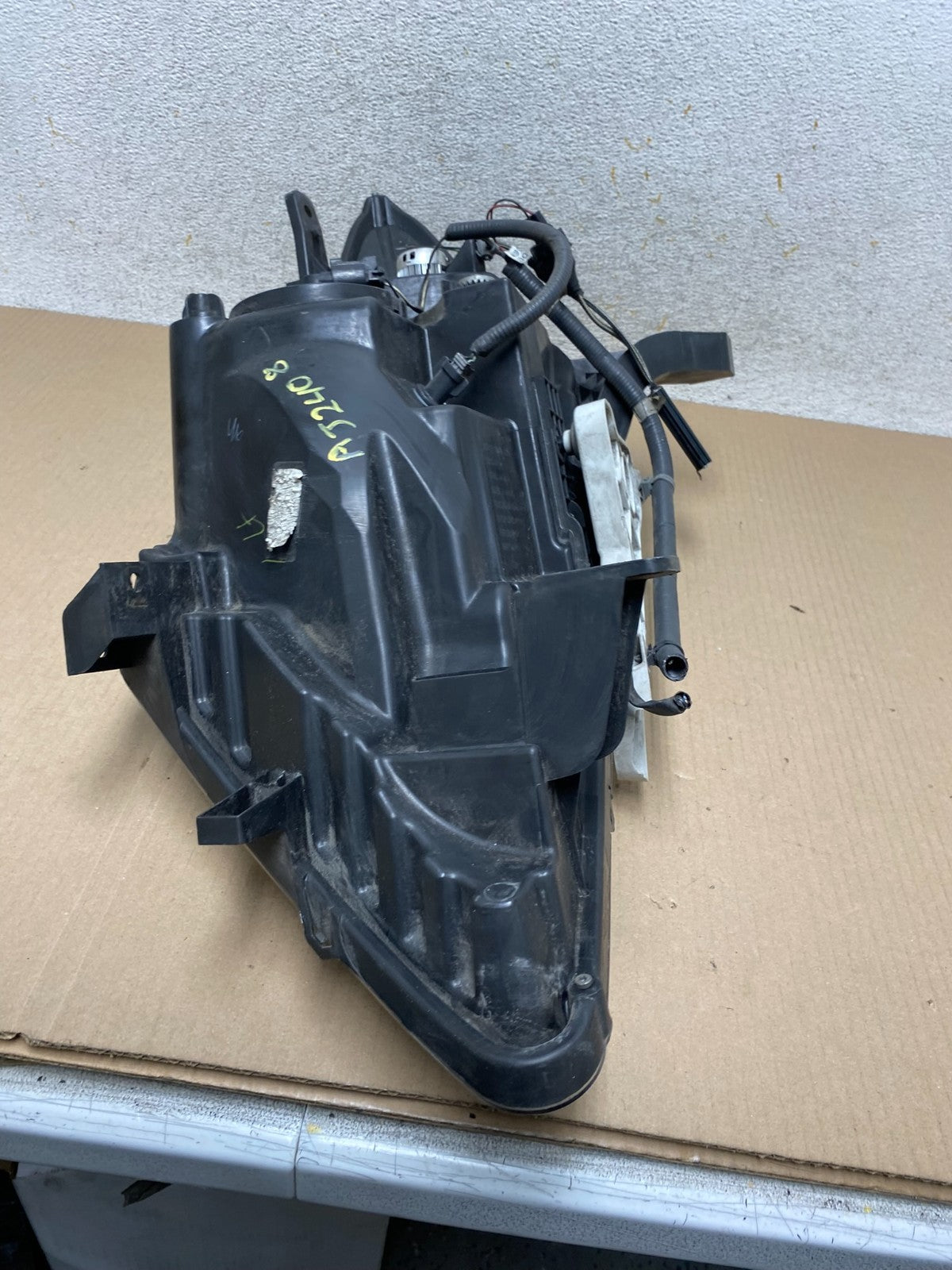 2013 to 2016 Nissan Pathfinder Right Passenger RH Side Headlight AJ2408 DW8