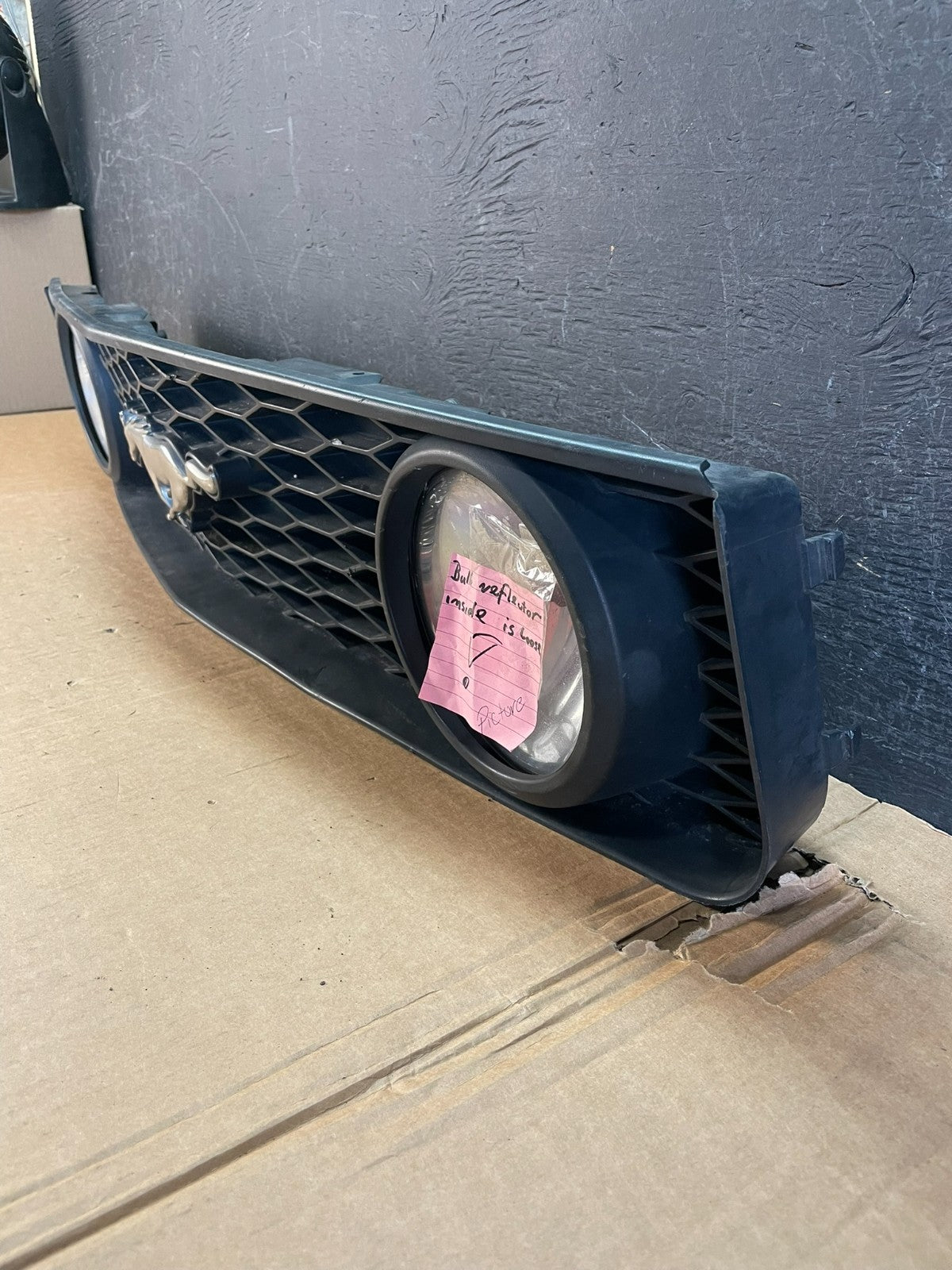 2005 - 2009 Ford Mustang Front Upper Grille Grill AE8375 DW1