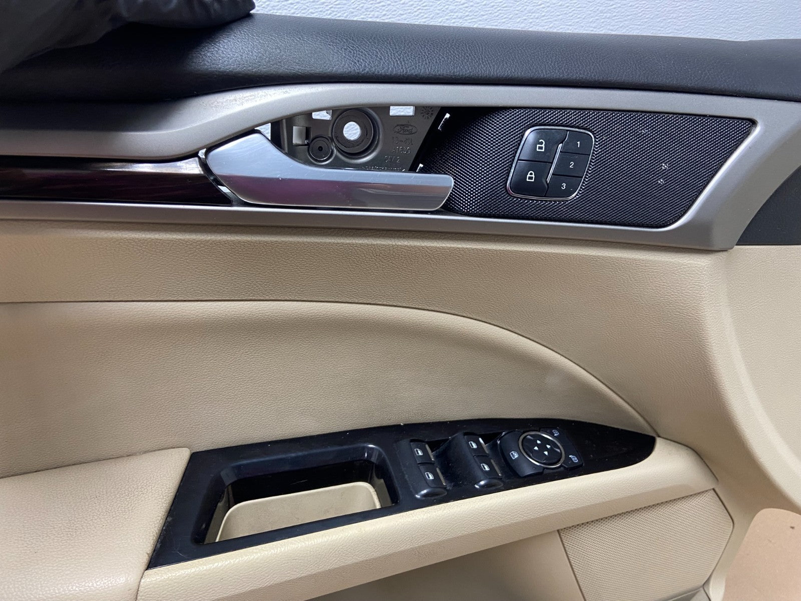 2013 to 2014 Ford Fusion Front Left Side Interior Door Panel AG4503 DG3