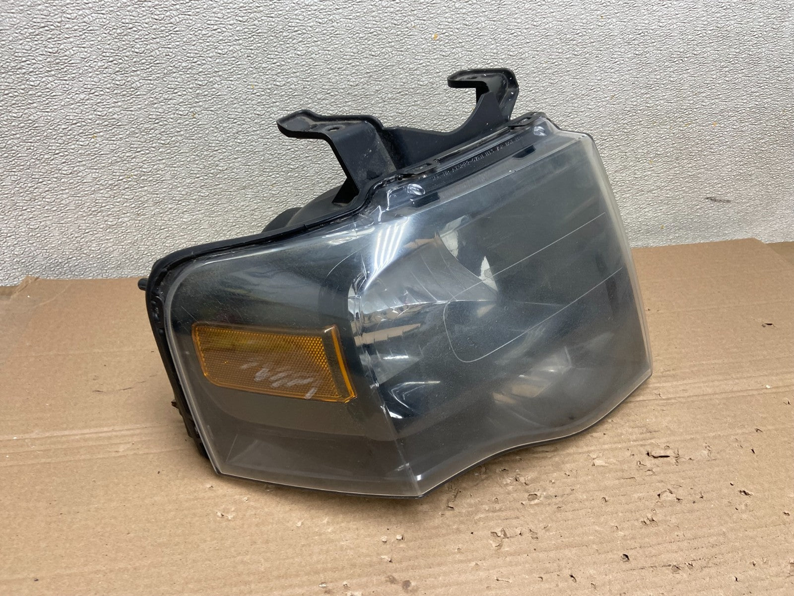 2007 to 2014 Ford Expedition Right Passenger RH side Headlight Halogen AB1135 DW2