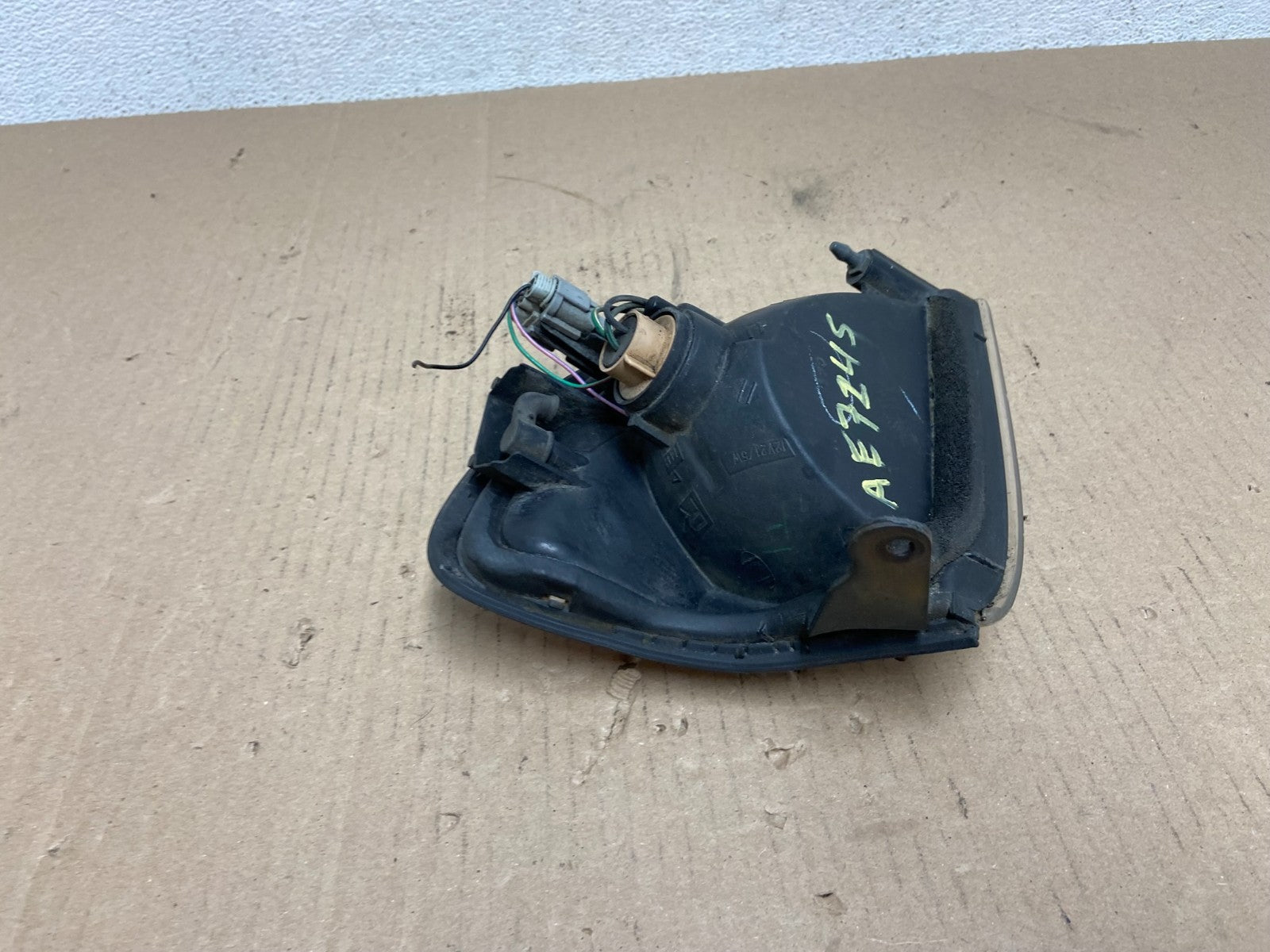 1999 to 2004 Nissan Pathfinder Passenger Corner Park Light Turn Signal AE7245 DW5