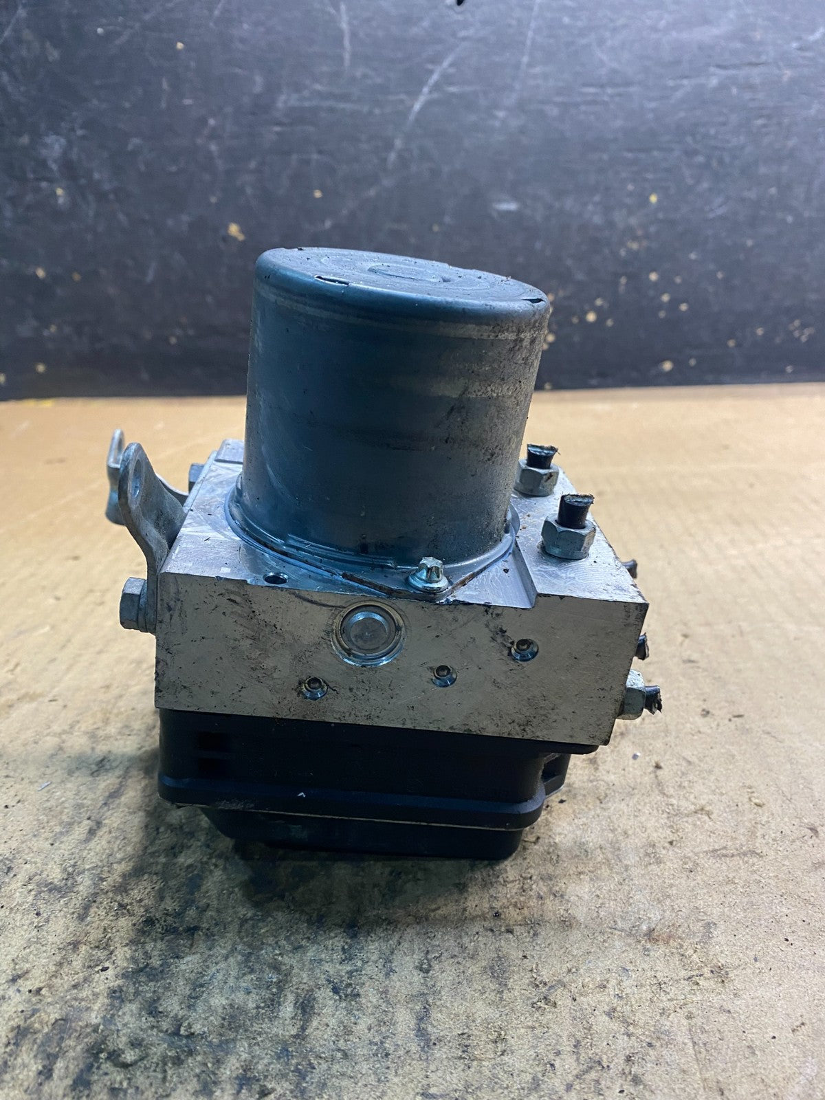 2007 to 2013 BMW 335i ABS Anti-Lock Brake Pump 6768550 OEM z2424 DG4