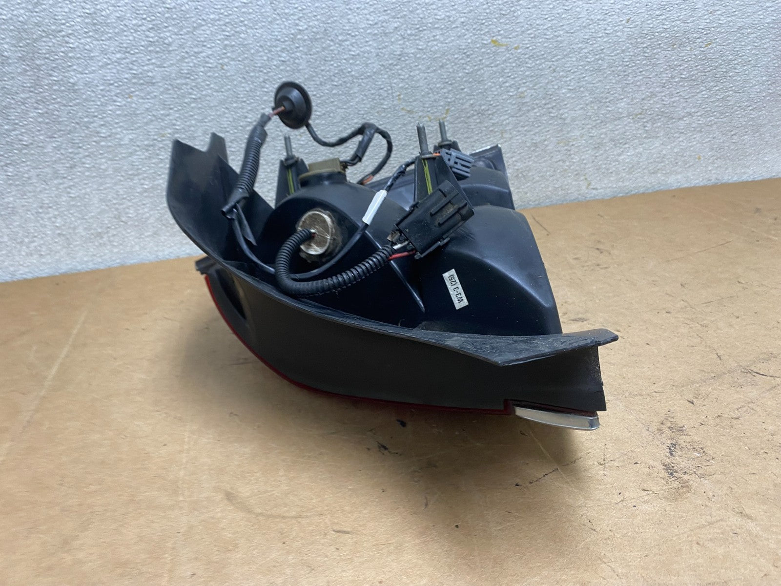 1998-2003 Ford Crown Victoria Left Driver Lh Side Tail Light Oem X4940 DW5