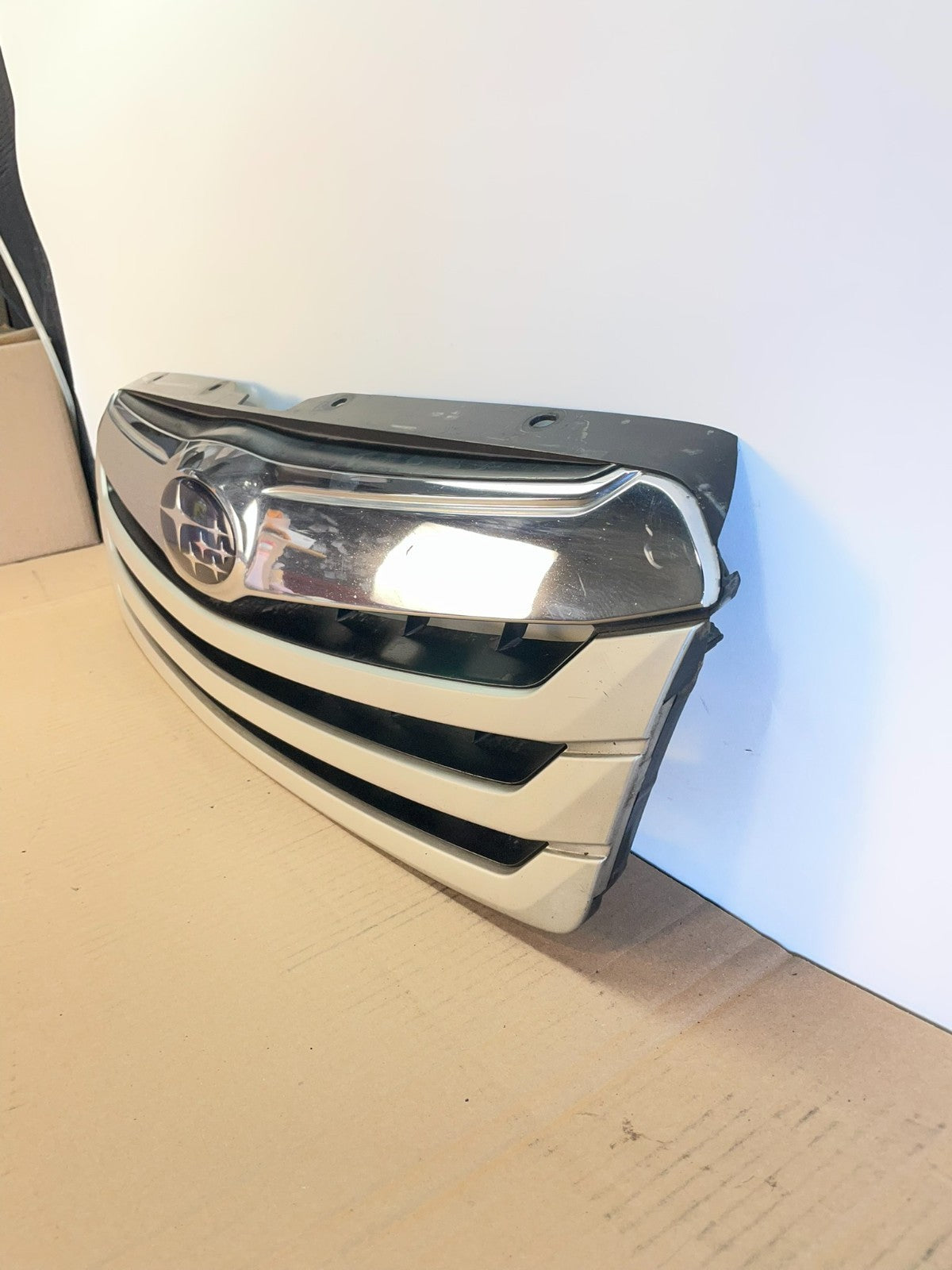 2010 to 2012 Subaru Legacy Outback Wagon Front Grill Grille AH0473 DG1