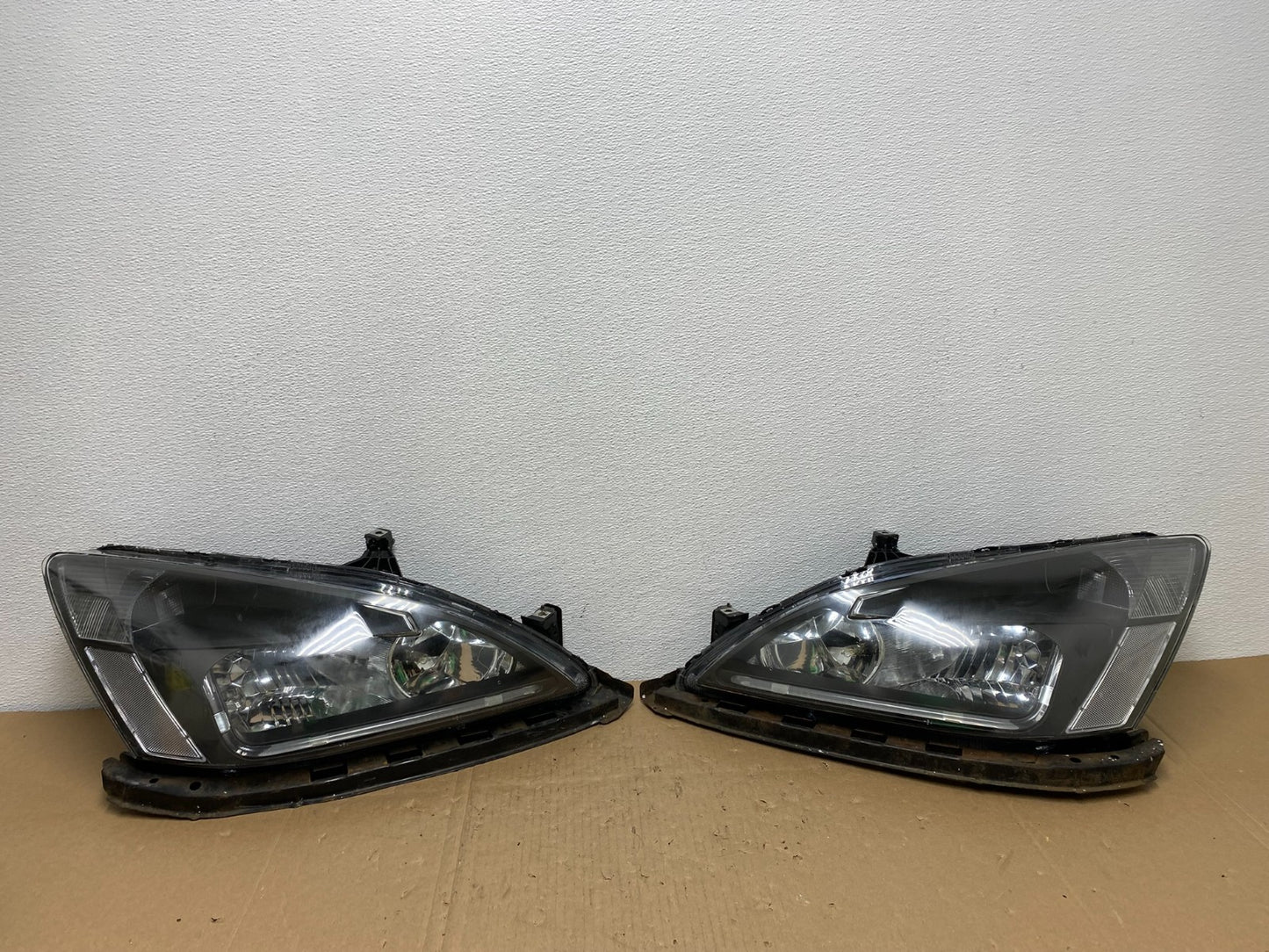 2003 - 2007 Honda Accord Left+Right Set Halogen Headlights AB6878 DW0