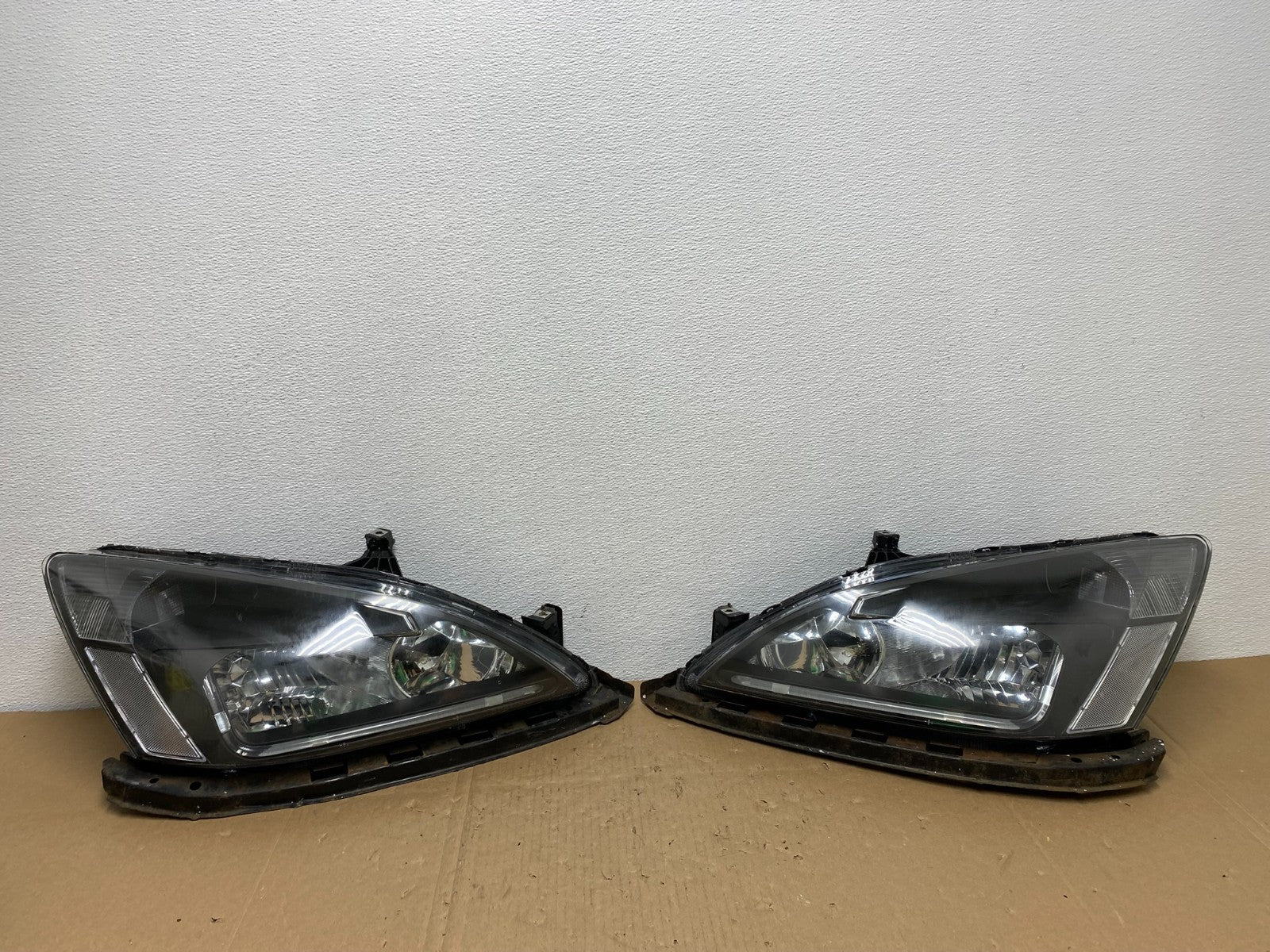 2003 - 2007 Honda Accord Left+Right Set Halogen Headlights AB6878 DW0