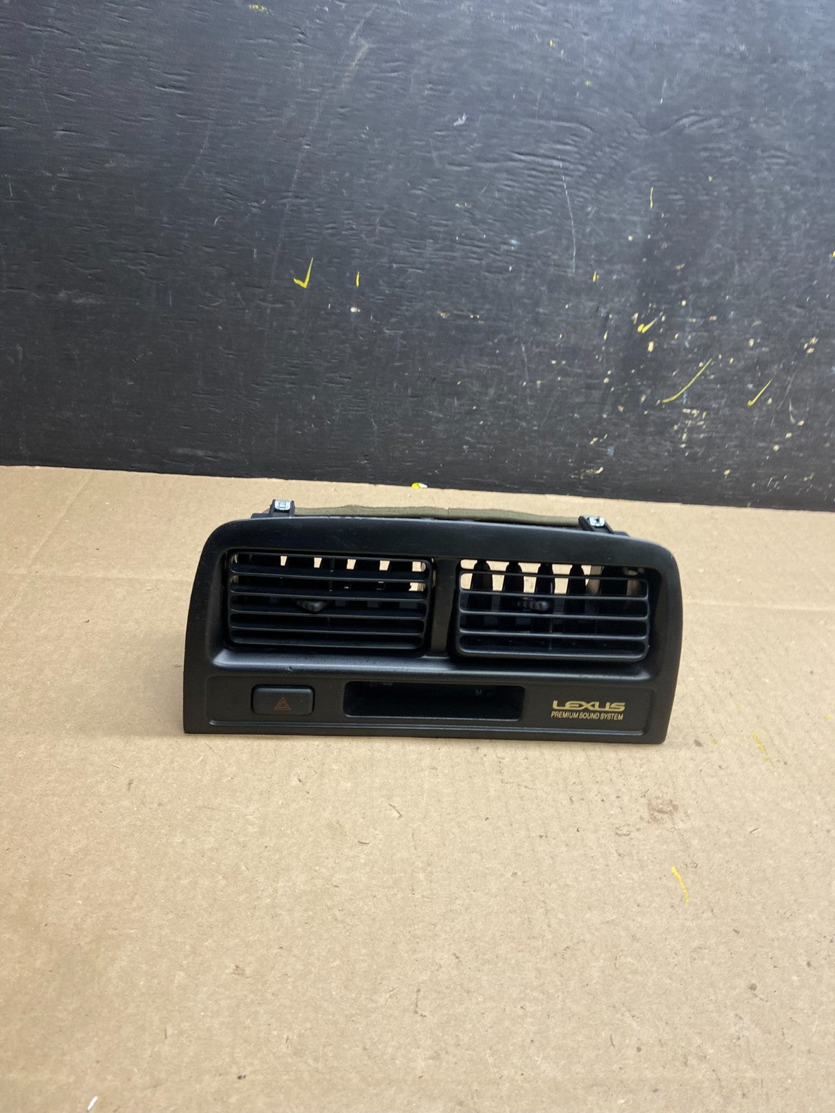 1997 to 2001 Lexus ES330 ES300 Front Center Side Air Vent t9250 DG0