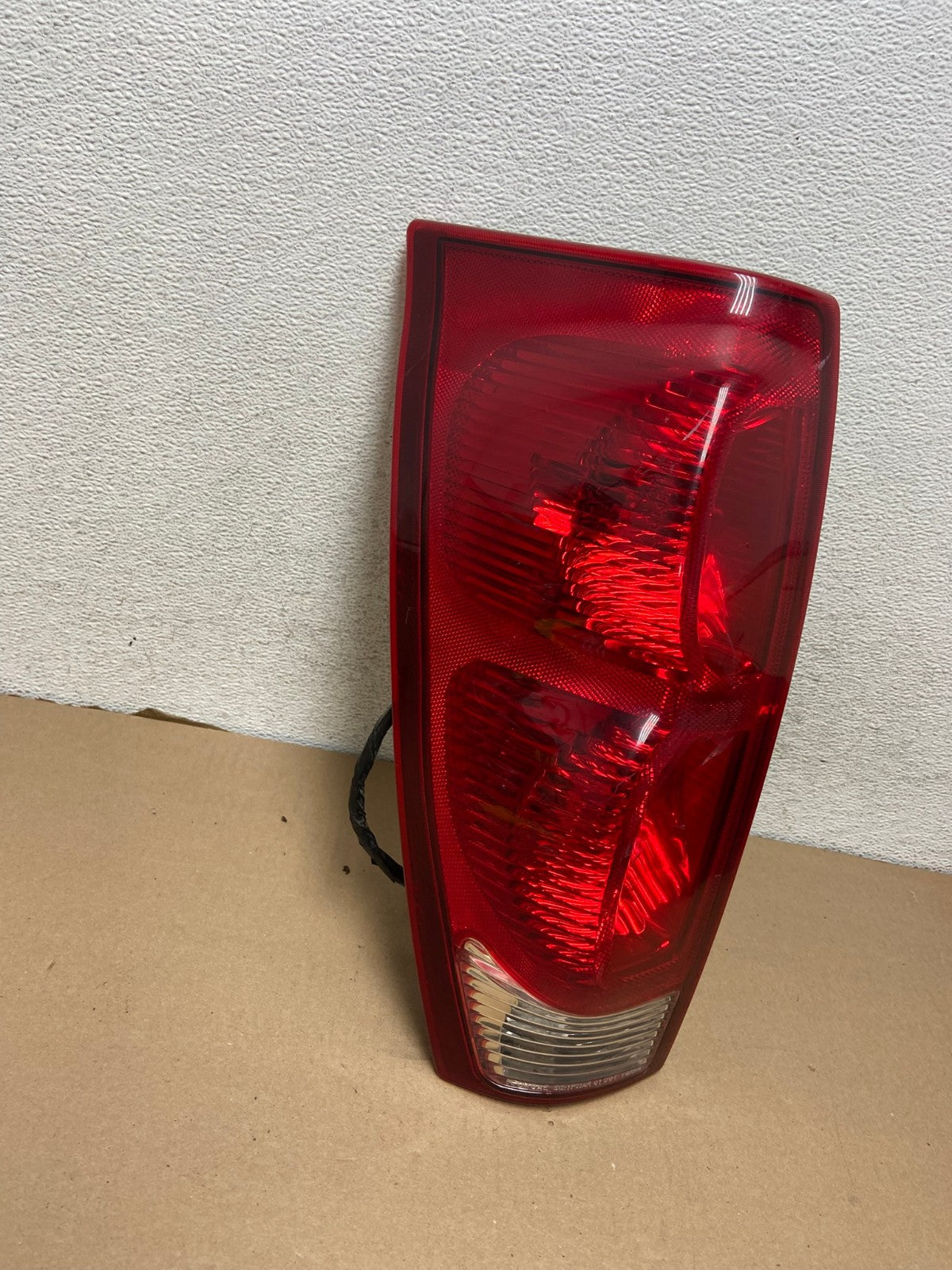 2002 to 2006 Chevrolet Avalanche Left Driver LH Tail Light AG3309 LK2