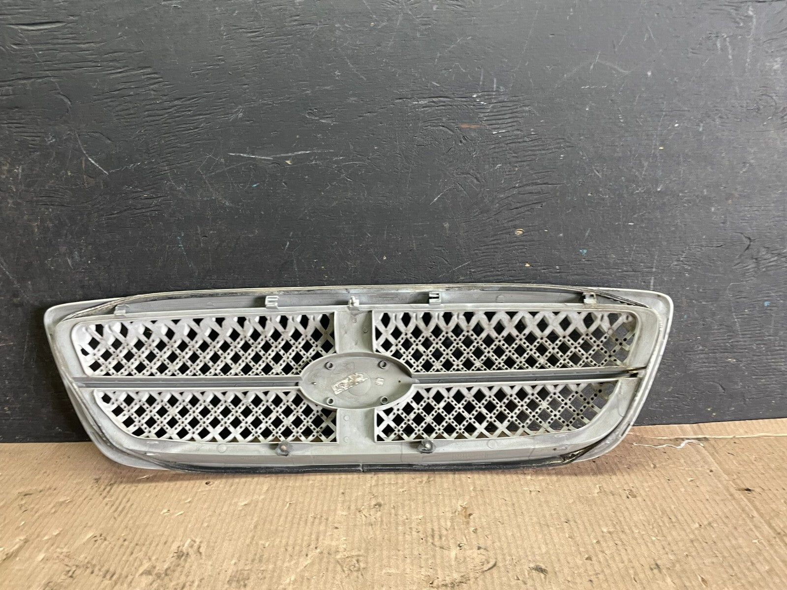 2004 to 2005 Kia Sedona Front Upper Grill Grille L9634 PS6