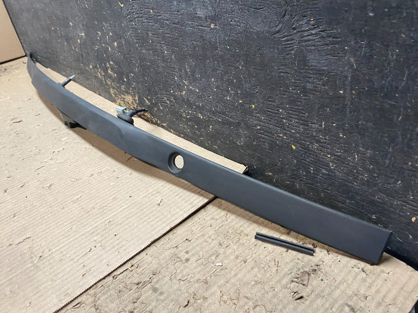 2016 - 2019 Ford Explorer Interceptor Rear Tailgate Molding With Camera X8143 DG1