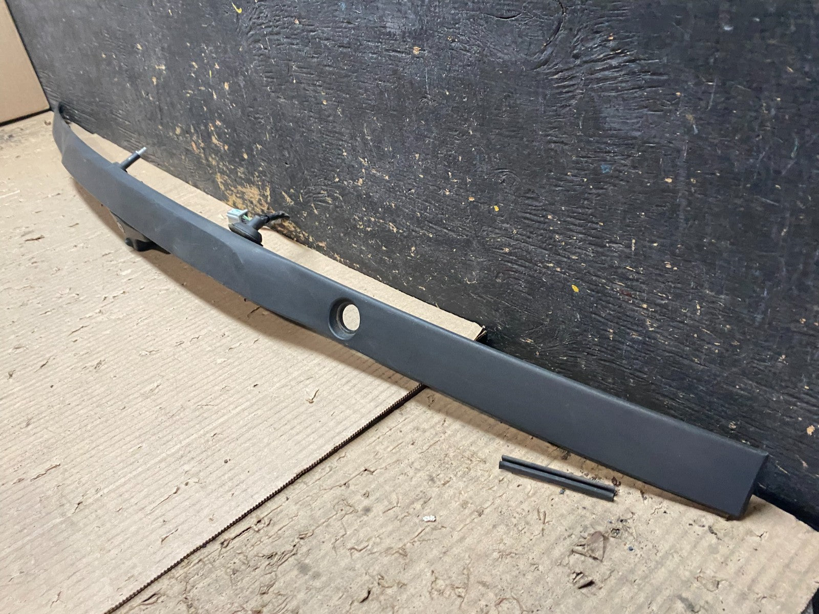 2016 - 2019 Ford Explorer Interceptor Rear Tailgate Molding With Camera X8143 DG1