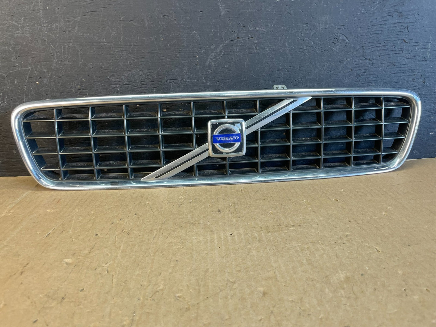 2005 2006 2007 Volvo S40 Front Upper Grille Grill 08620116 AD5725 DW0
