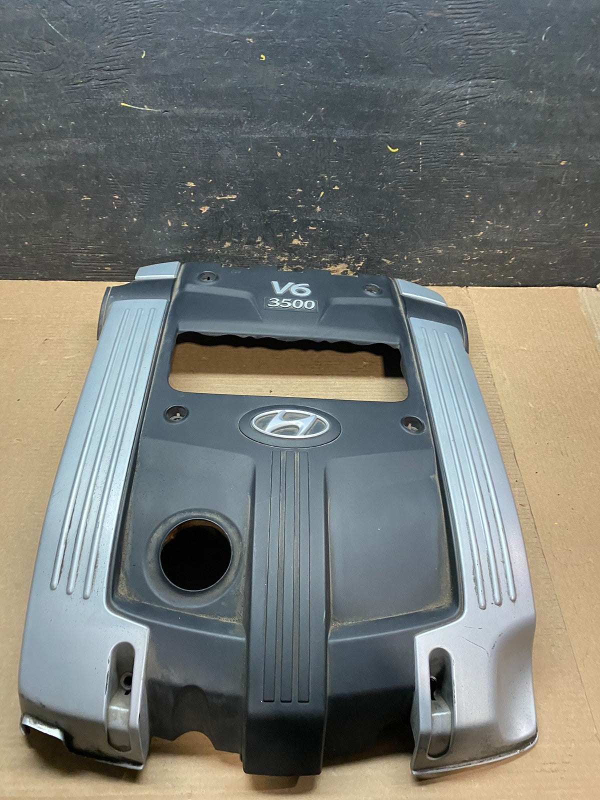2001 to 2005 Hyundai XG350 V6 Engine Motor Cover V7042 DG0