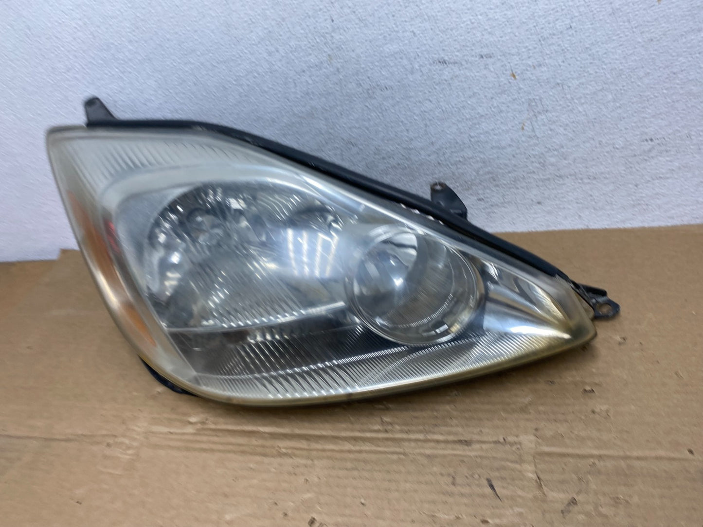 2004-2005 Toyota Sienna Right Passenger Halogen Headlight AD3963 DW1