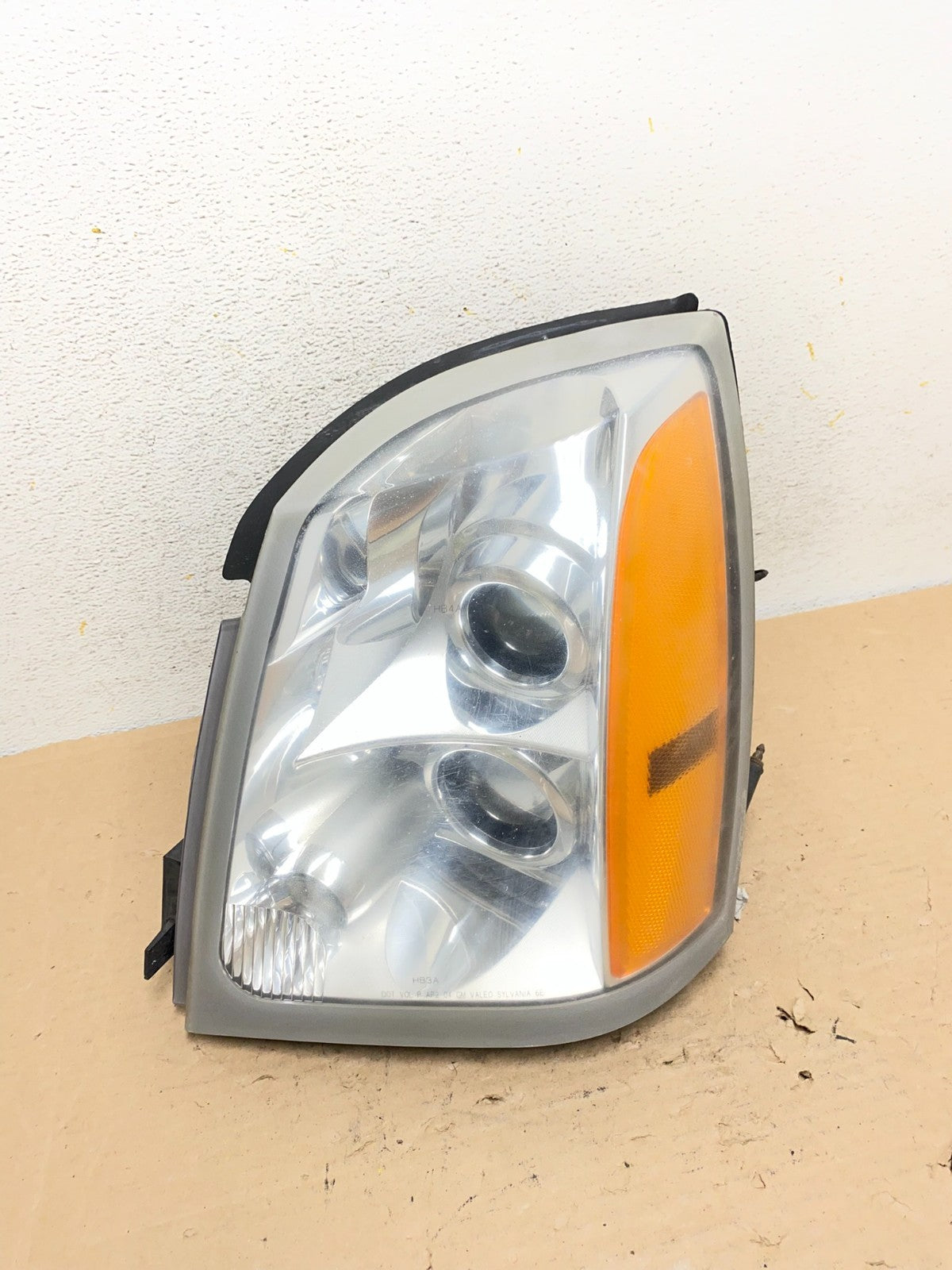 2004 to 2009 Cadillac SRX Left Driver Side Halogen Headlight AI0996 DW0