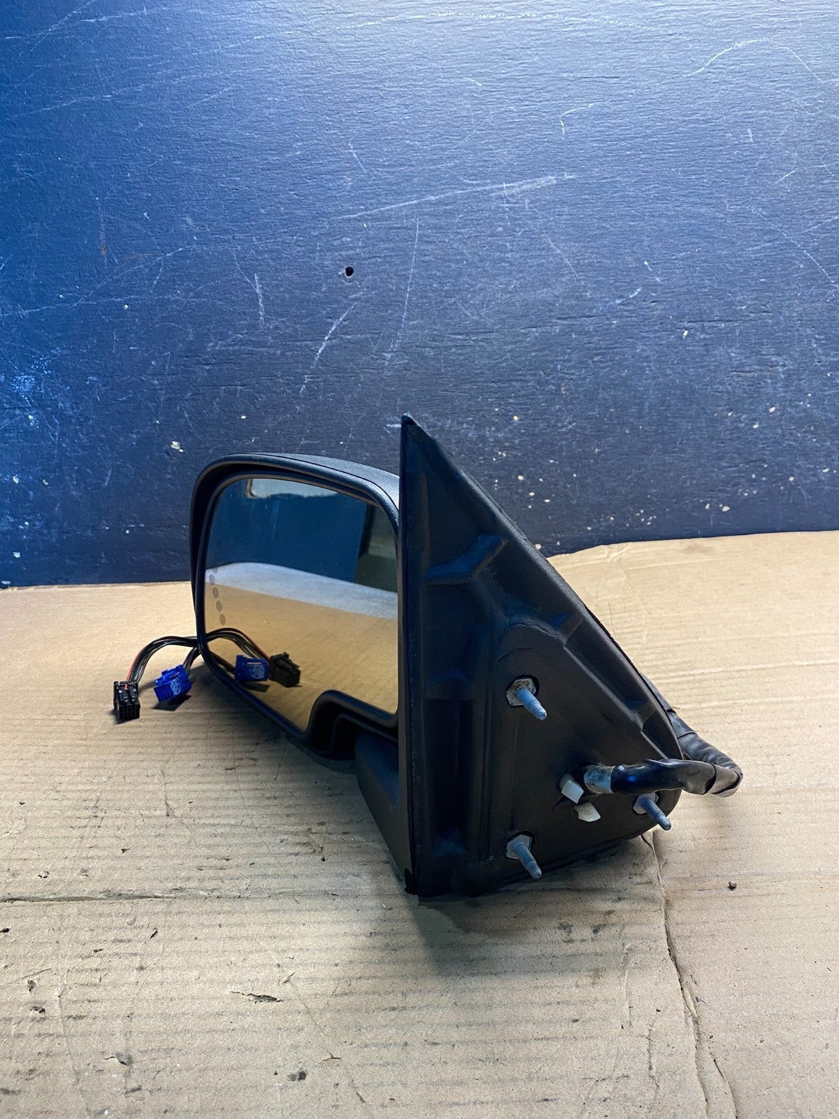 1999 to 2006 Chevrolet Silverado Suburban Left Driver Mirror AA5666 MS10