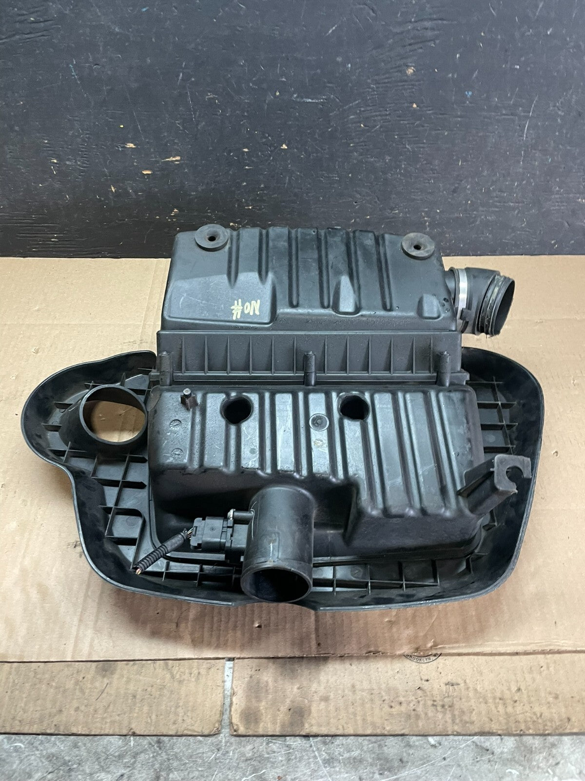 2006 to 2011 Chevrolet HHR Engine Motor Cover Shield M9027 DG5
