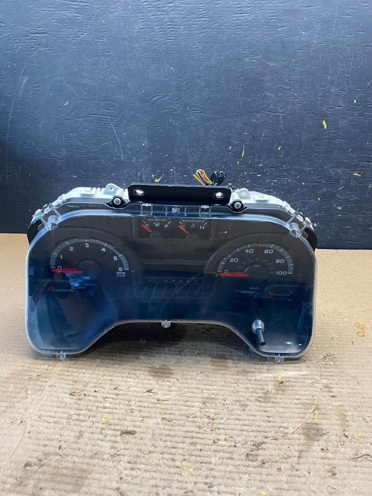 2011 to 2013 Ford E150 E250 E350 VAN Gauge Speedometer Cluster R2719 DG0