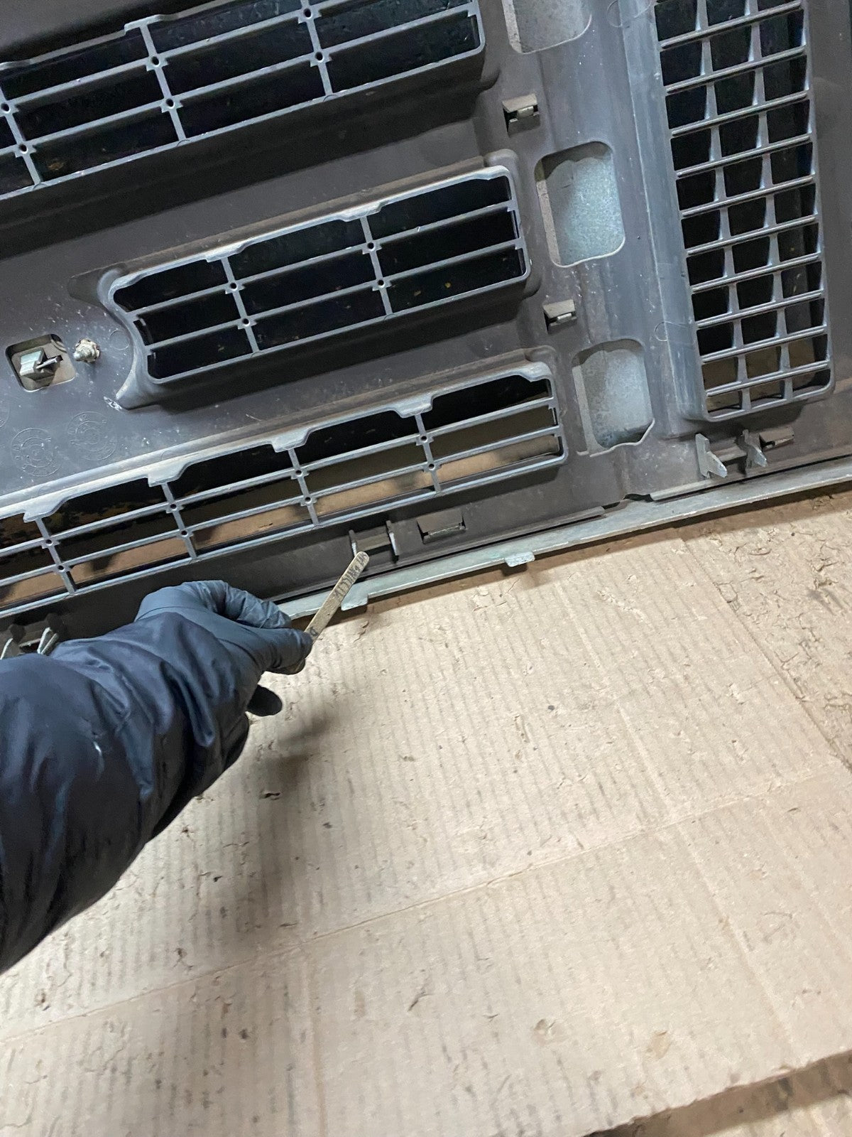 2008 to 2014 Ford Econoline E150 E250 Front Upper Chrome Grill Grille X9387 DG17