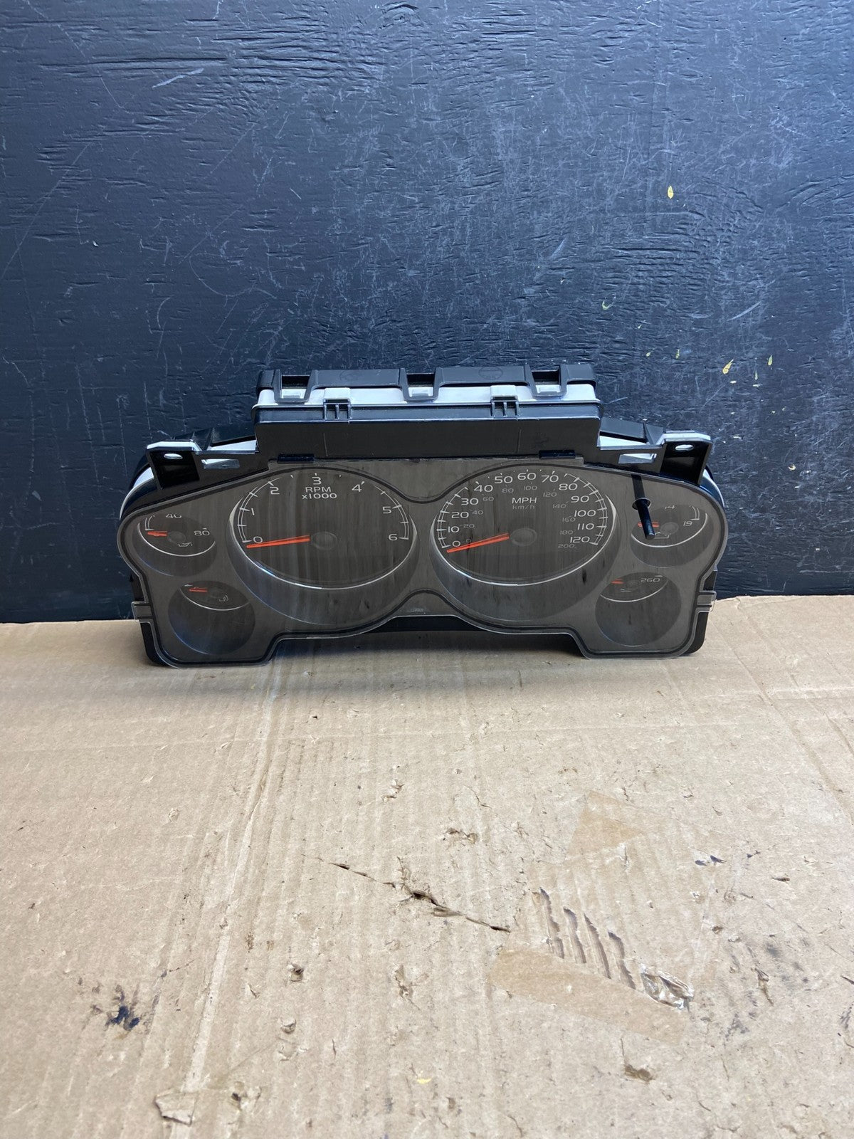 2007 to 2013 Chevrolet Silverado Suburban Cluster Gauge Speedometer AE18740