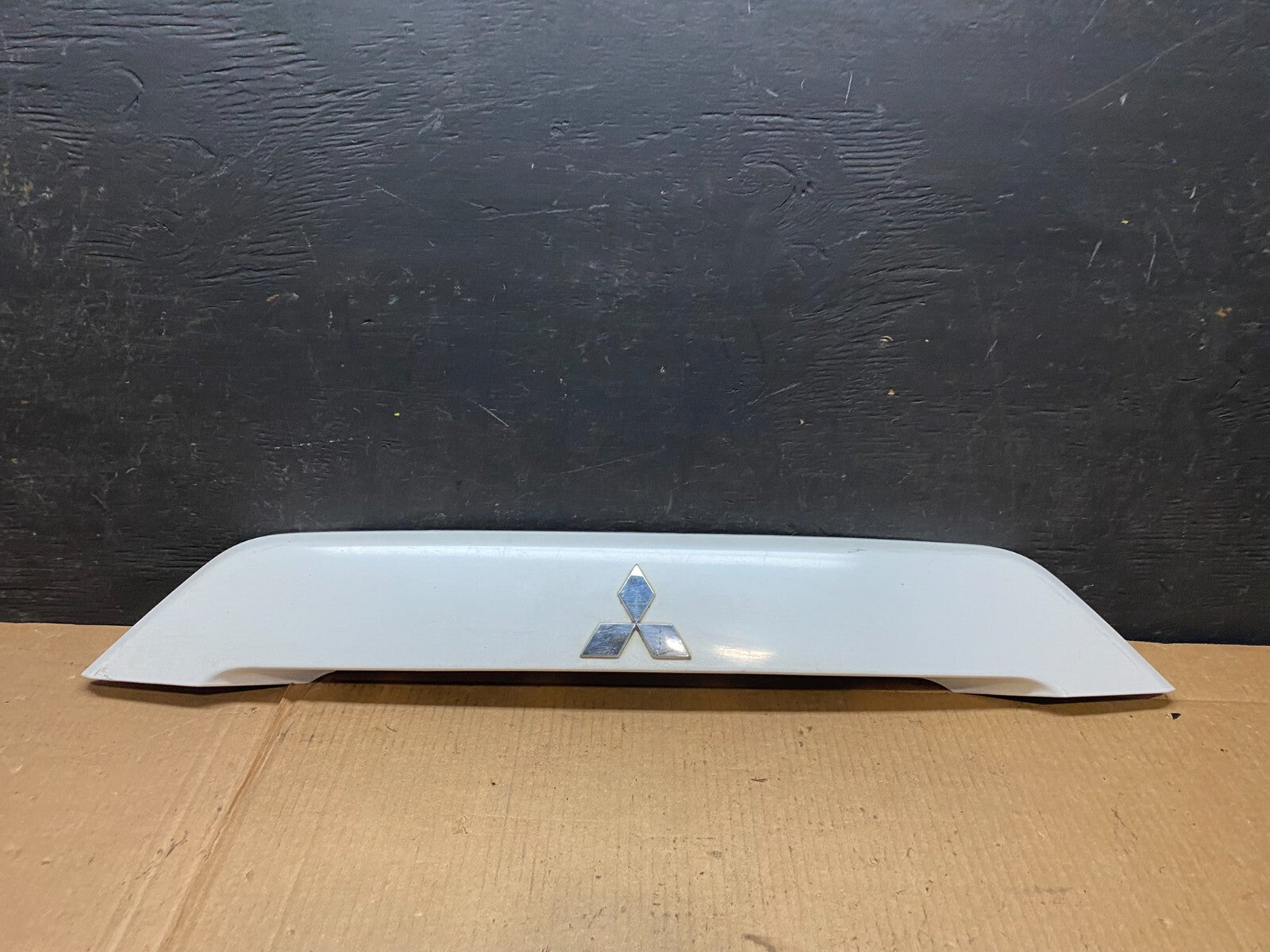 2007 to 2013 Mitsubishi Outlander Rear Hatch Tailgate Trim Molding G3223 DG10