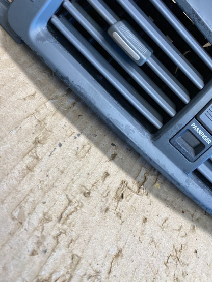 2009-2011 Kia Borrego Center Dash Hazard Air Vent Trim Panel 84740-2J50 AC4805DG1